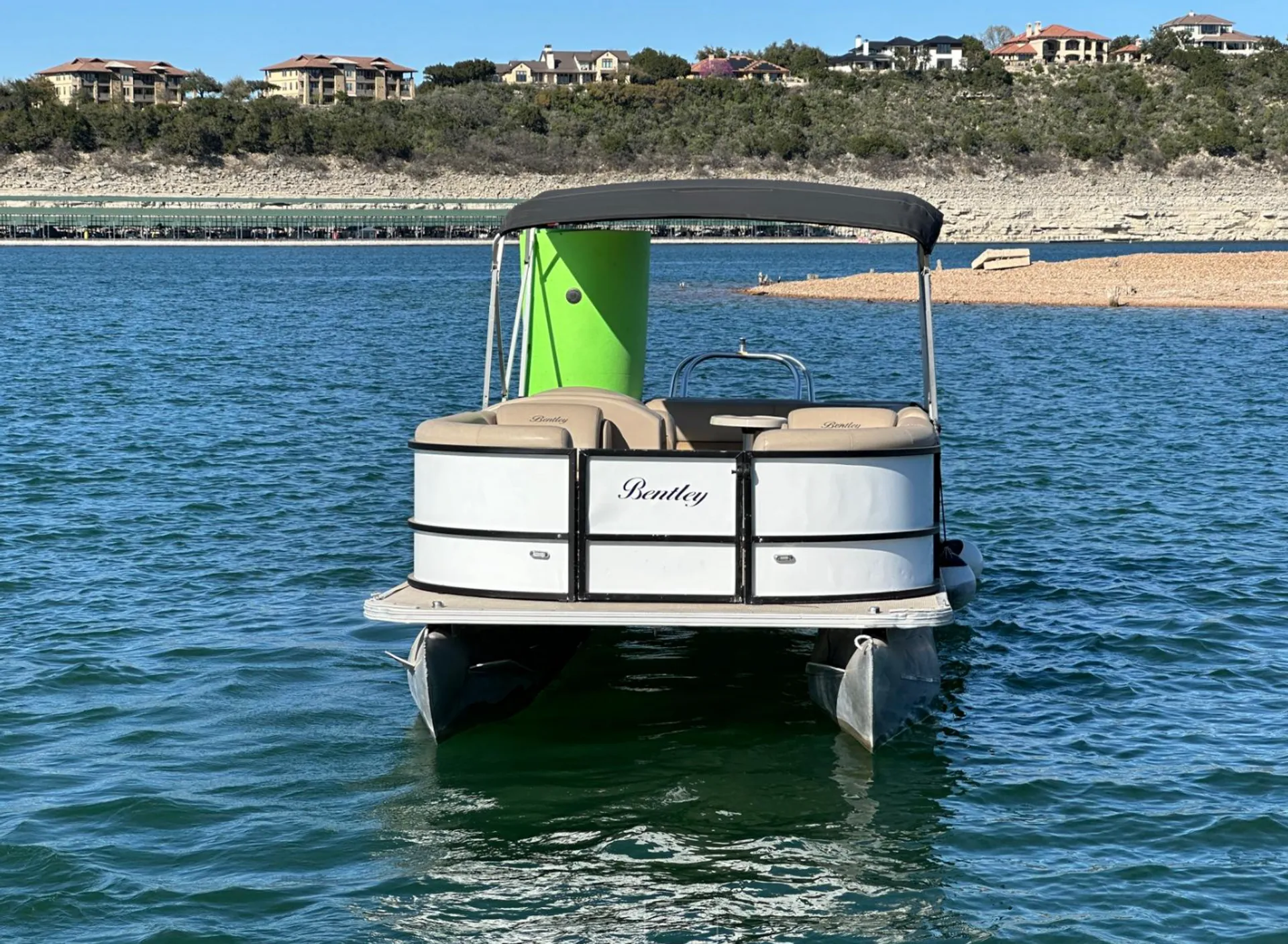 Amazing Pontoon boat on lake travis captain incluided 15 people