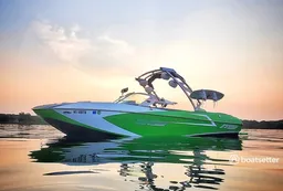 Experience Lake Country's GREEN GOBBLE'N: WI Surfing Action!