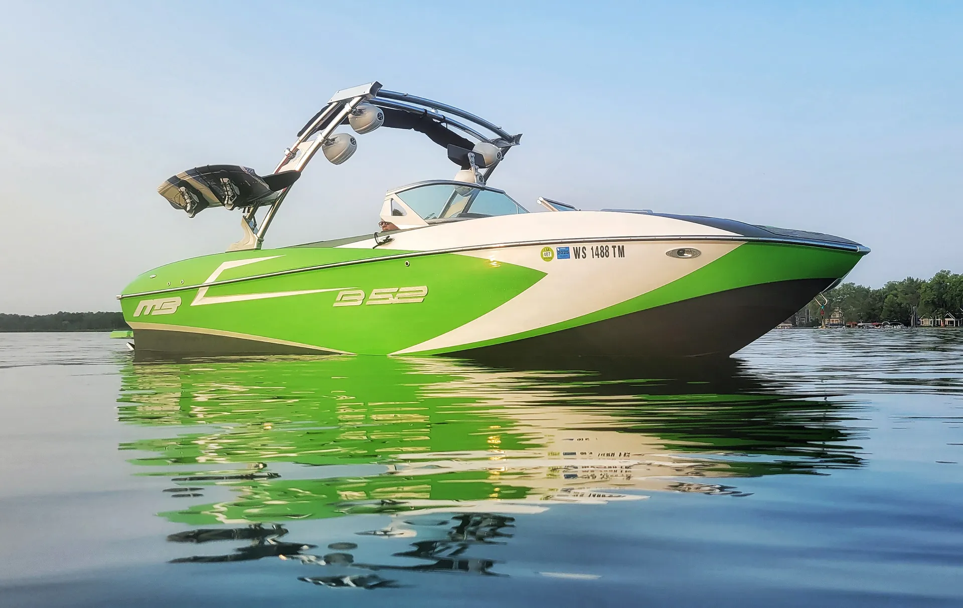 Experience Lake Country's GREEN GOBBLE'N: WI Surfing Action!