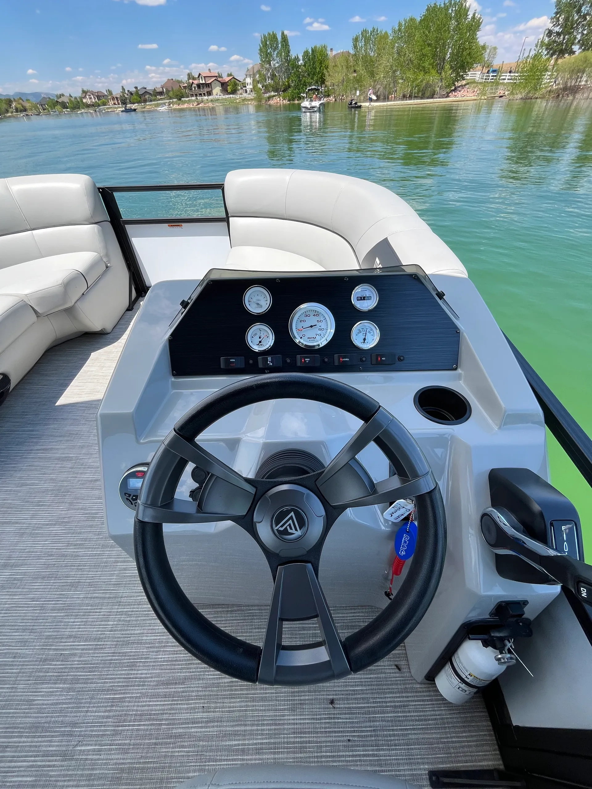 Pontoon Boat Viaggio Del Mar 18U Rental