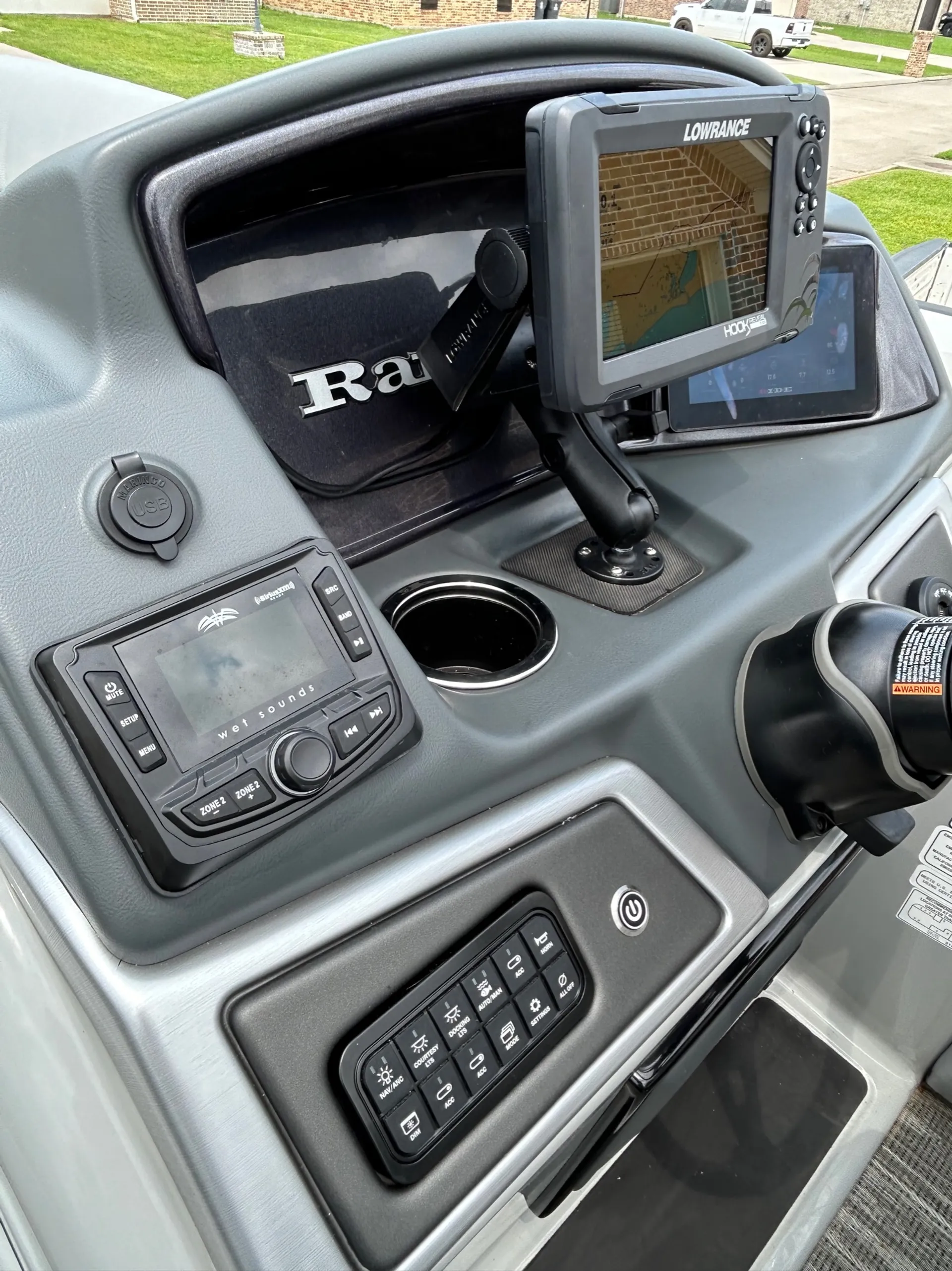 RANGER BOATS (AR) 220FC in Hemphill, TX — photo 4