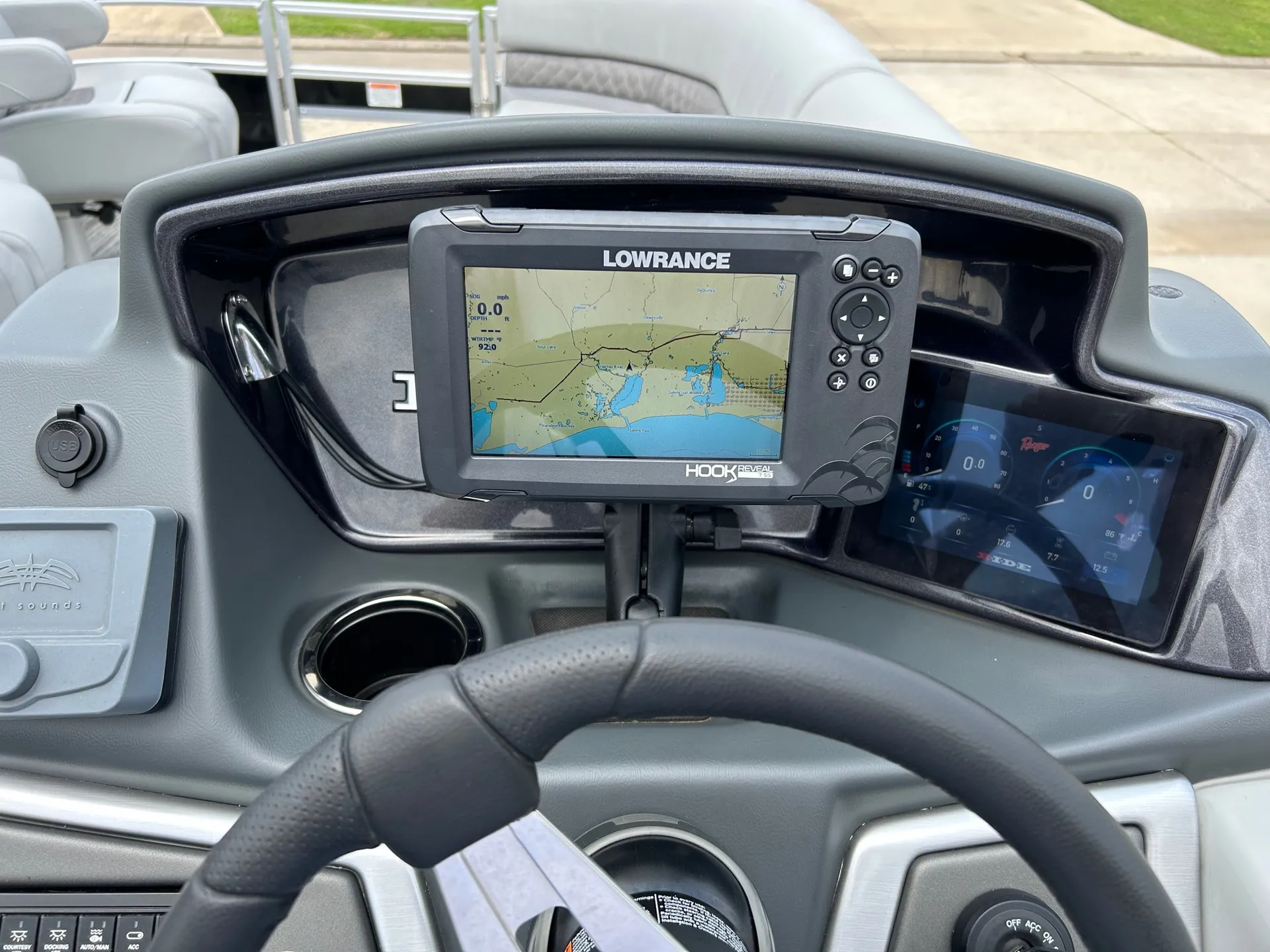 RANGER BOATS (AR) 220FC in Orange, TX — photo 5