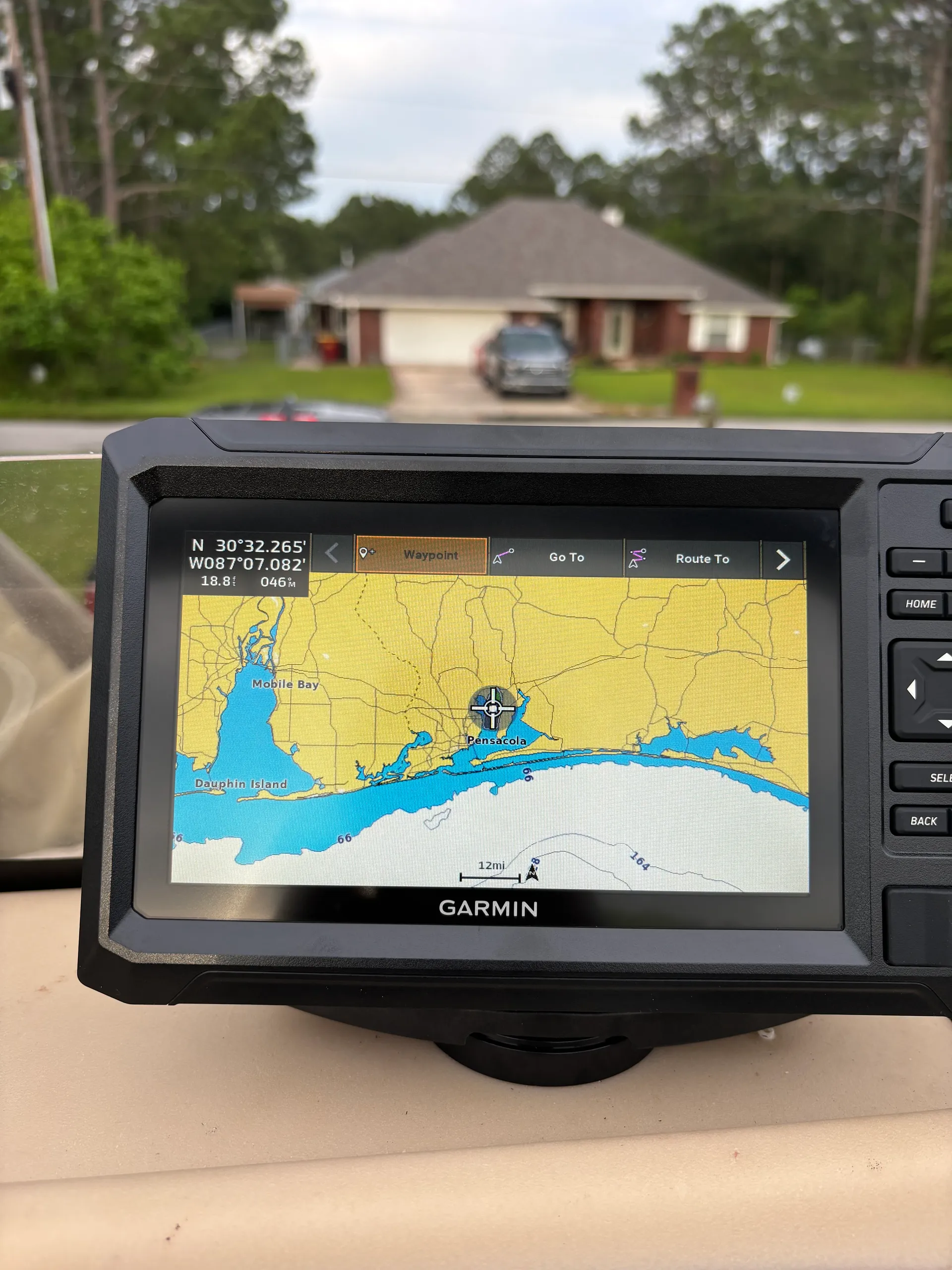 Sun Tracker by Tracker Marine Bass Buggy 18 DLX w/50ELPT 4-S in Pensacola, FL — photo 4
