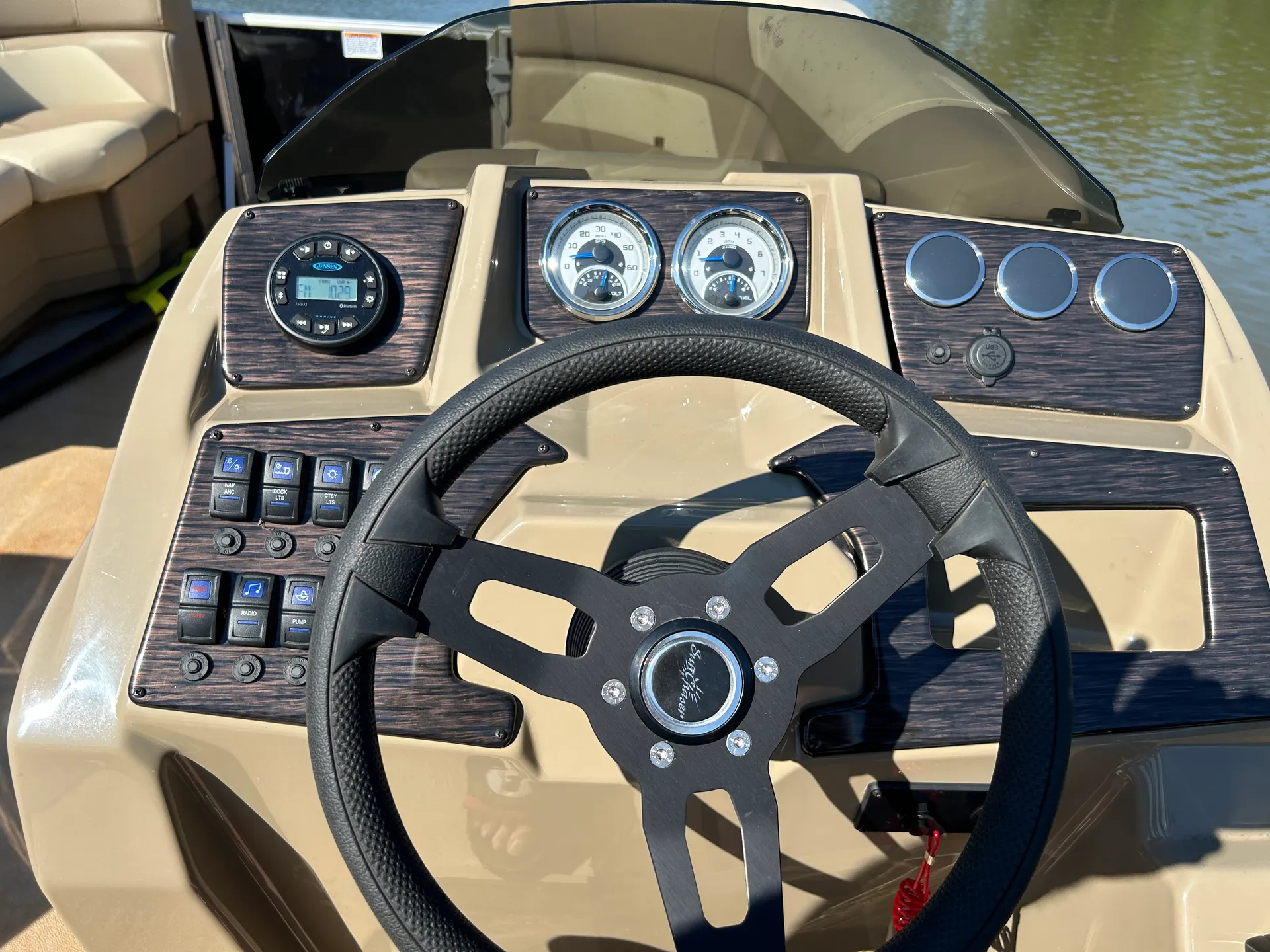 2021 20 Foot Sunchaser Pontoon Boat