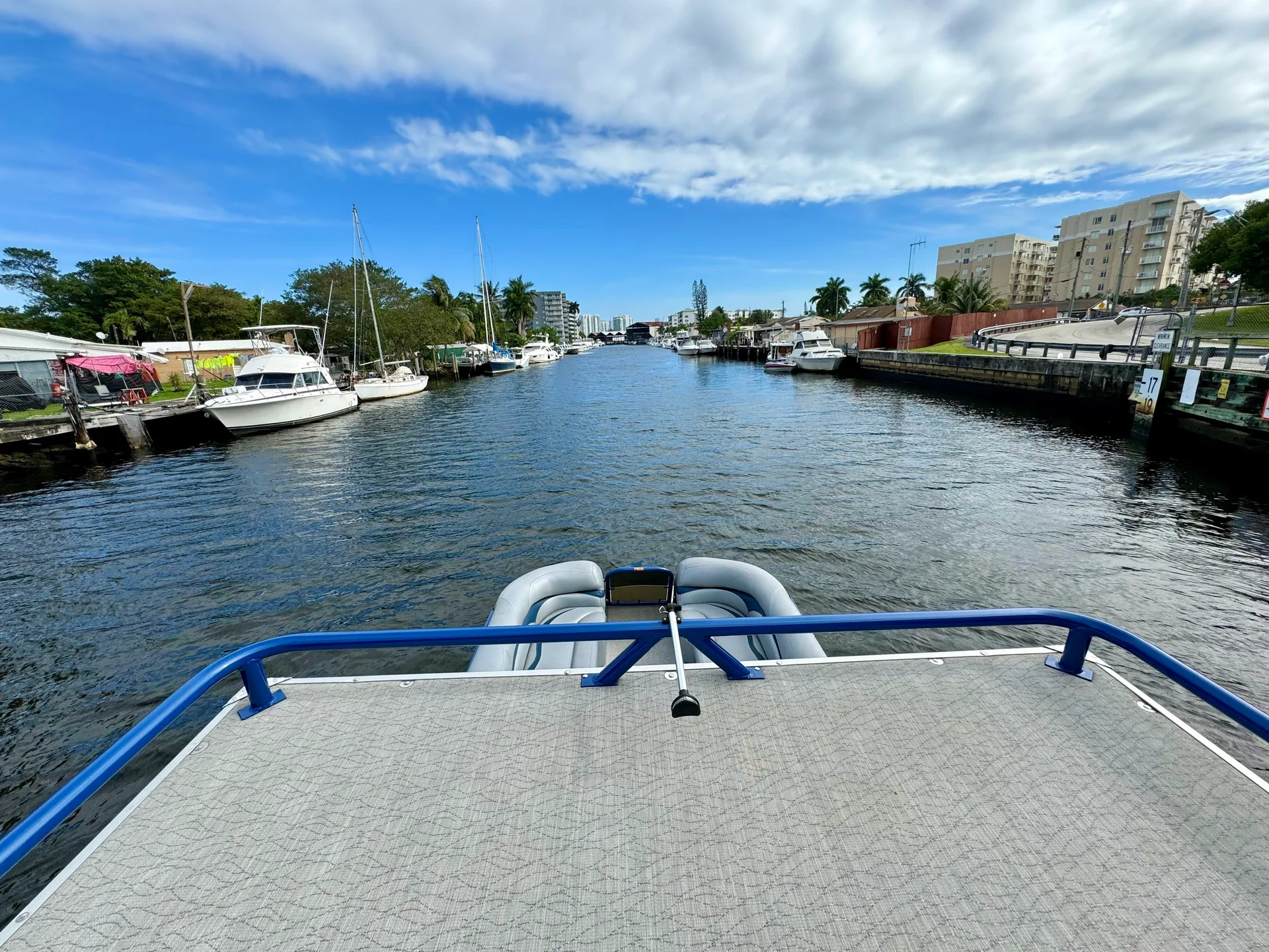 2022 30ft Pontoon w/ Slide