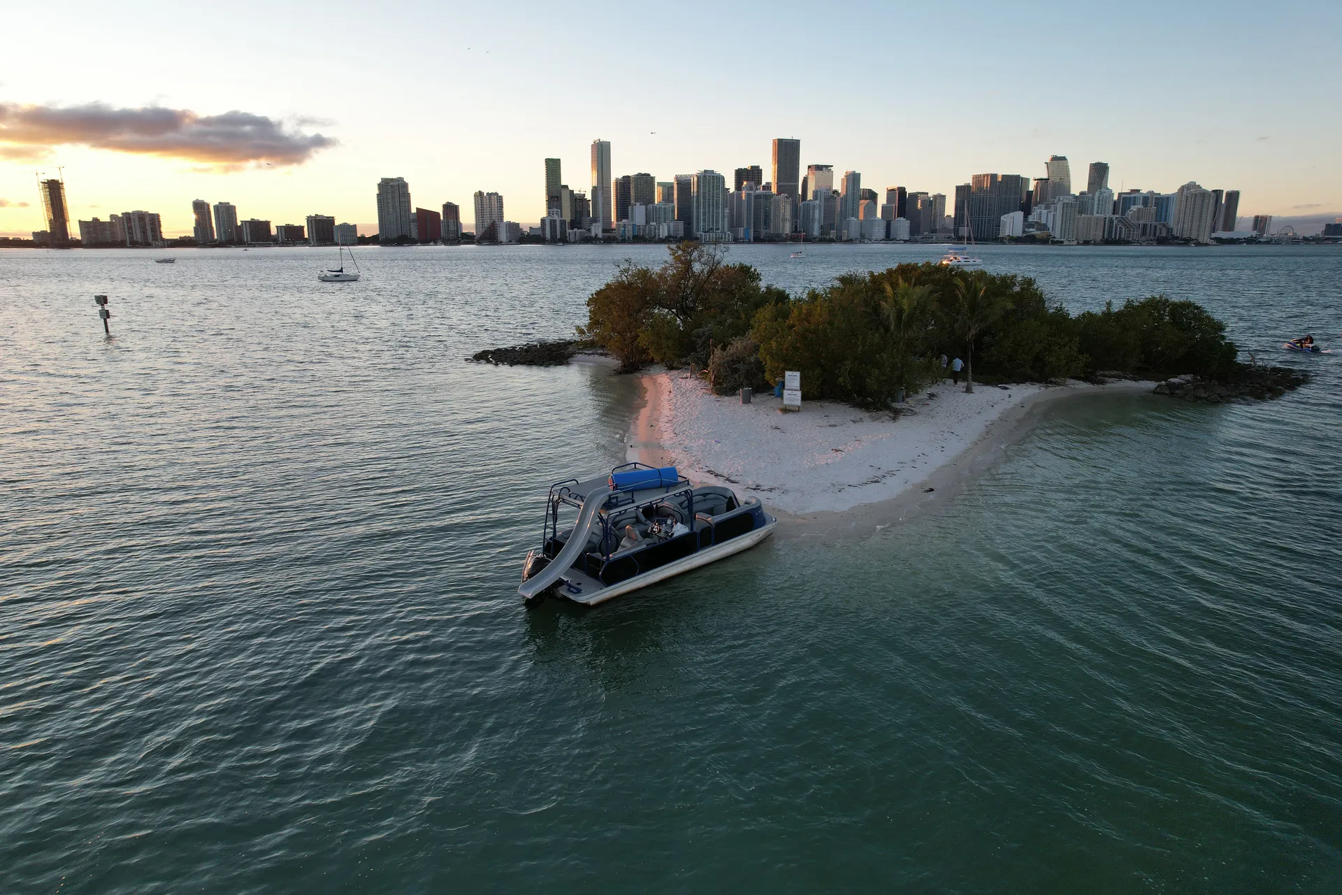 2022 30ft Pontoon w/ Slide