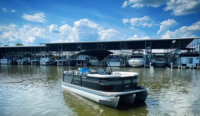 Rent a CREST PONTOONS pontoon in Hendersonville, TN near me