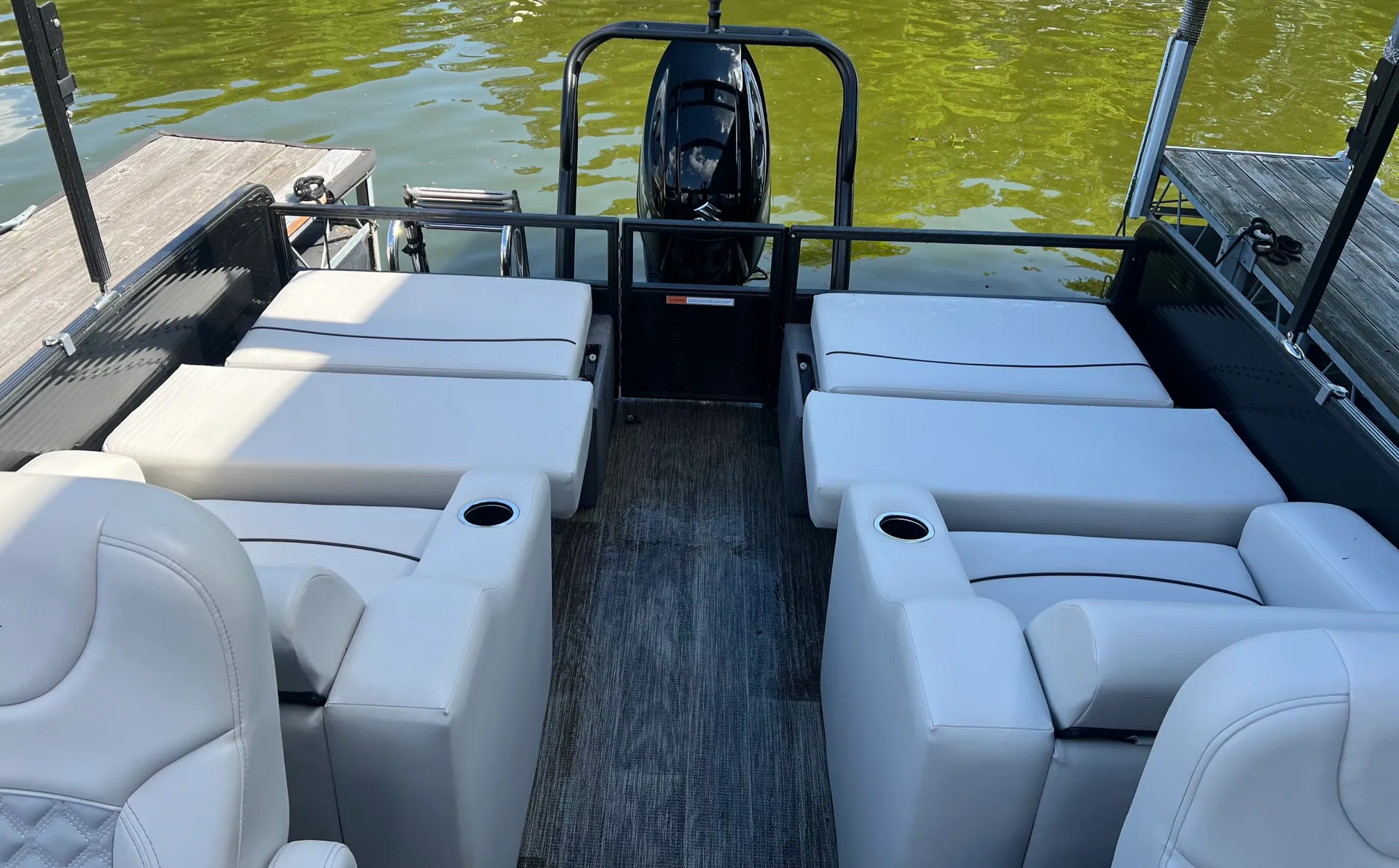 "Pontoon Pops" Luxury Tritoon!!