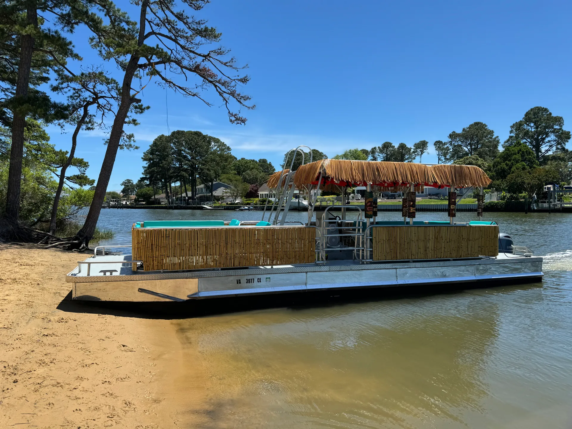 Comfortable Tiki boat!! FREE gas! BYOB 🎊🎉 1-6 passengers 