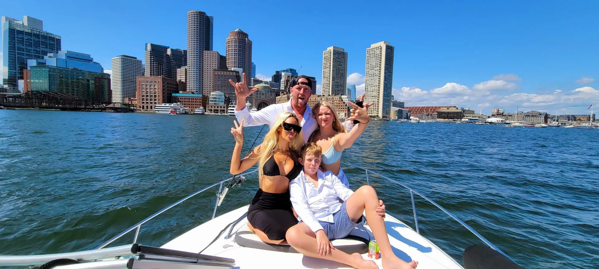 Beautiful 30ft 2021 Monterey Sport Yacht: Boston