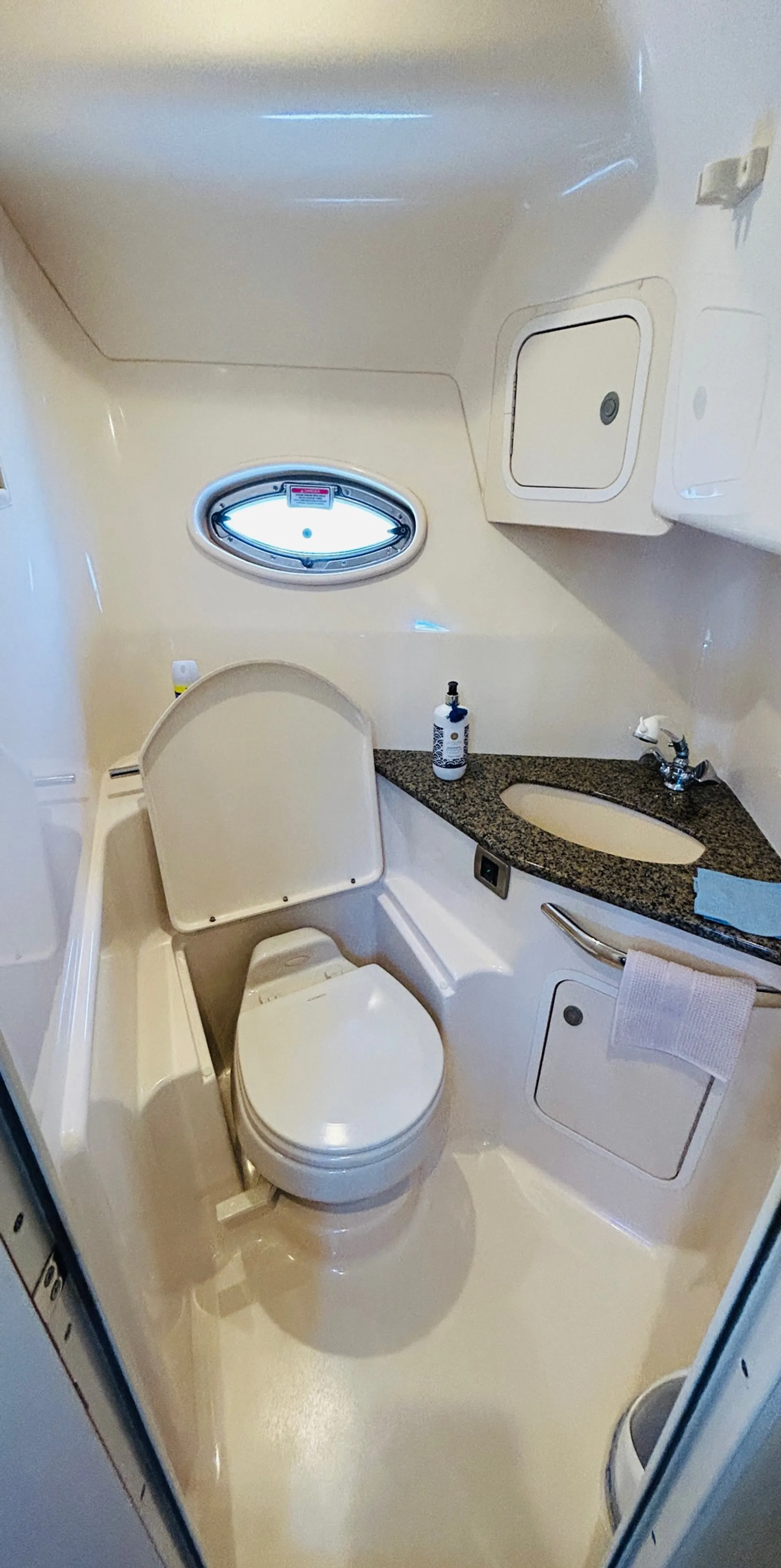 Beautiful 45’ Sea Ray Yacht 