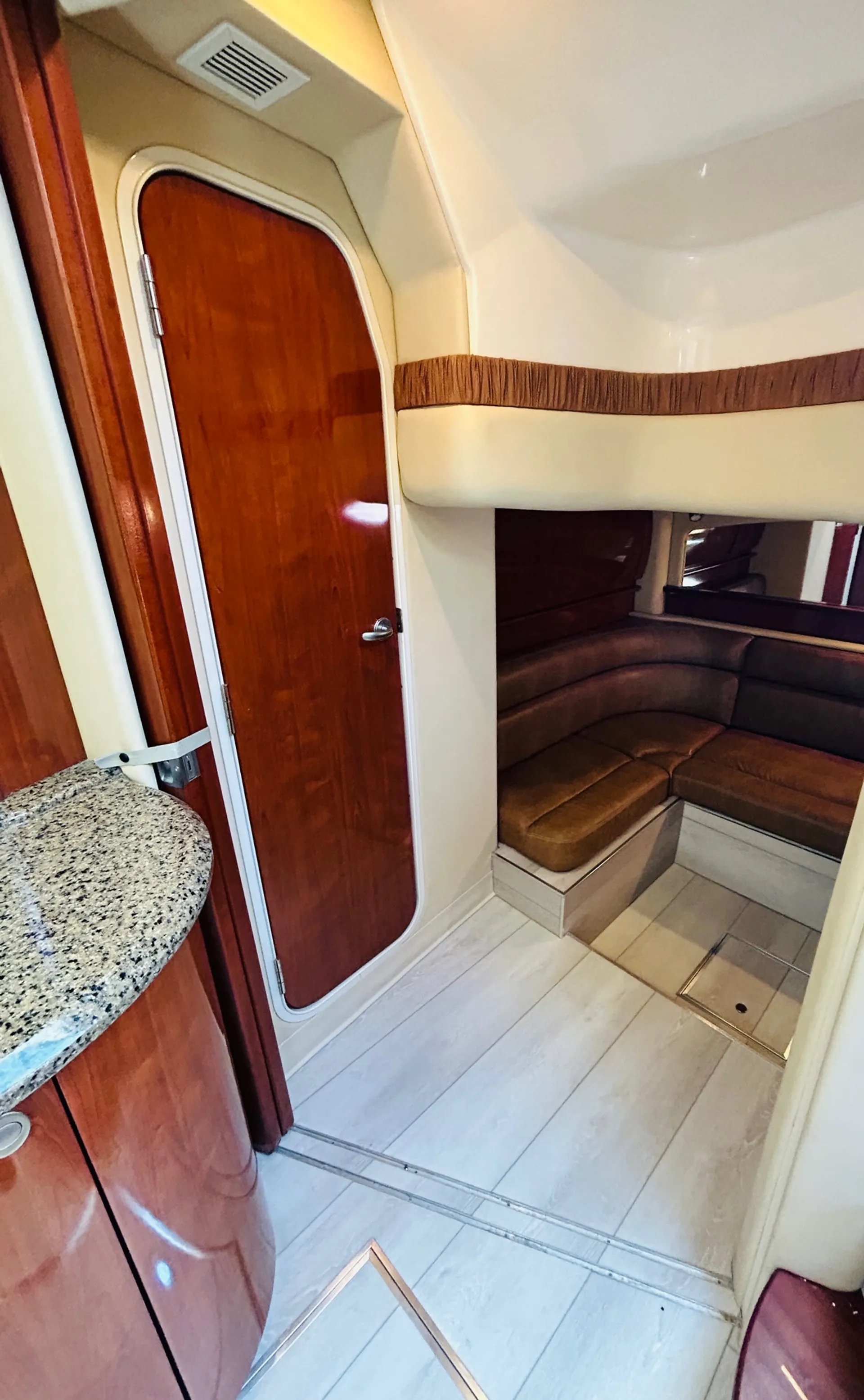 Beautiful 45’ Sea Ray Yacht 