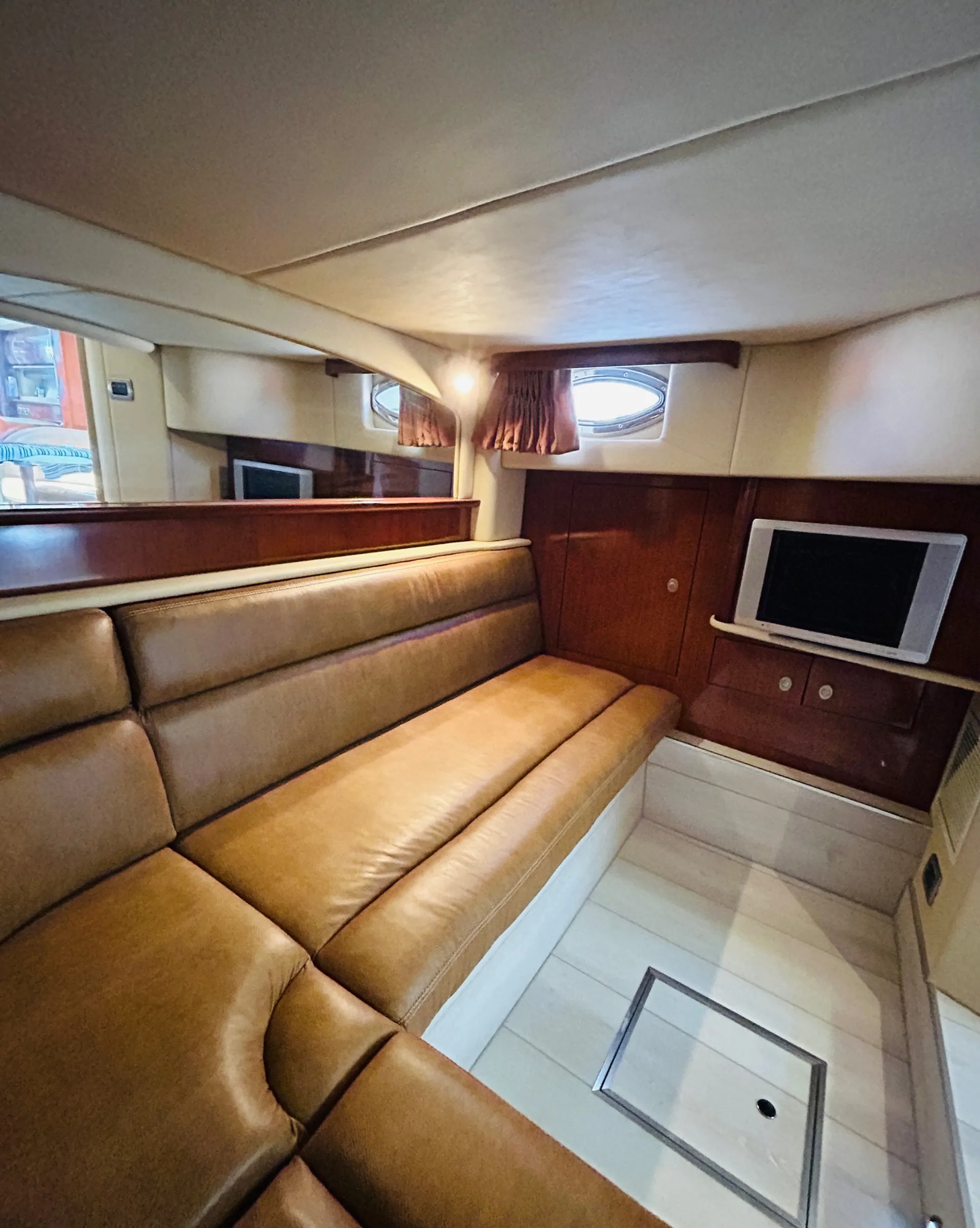 Beautiful 45’ Sea Ray Yacht 