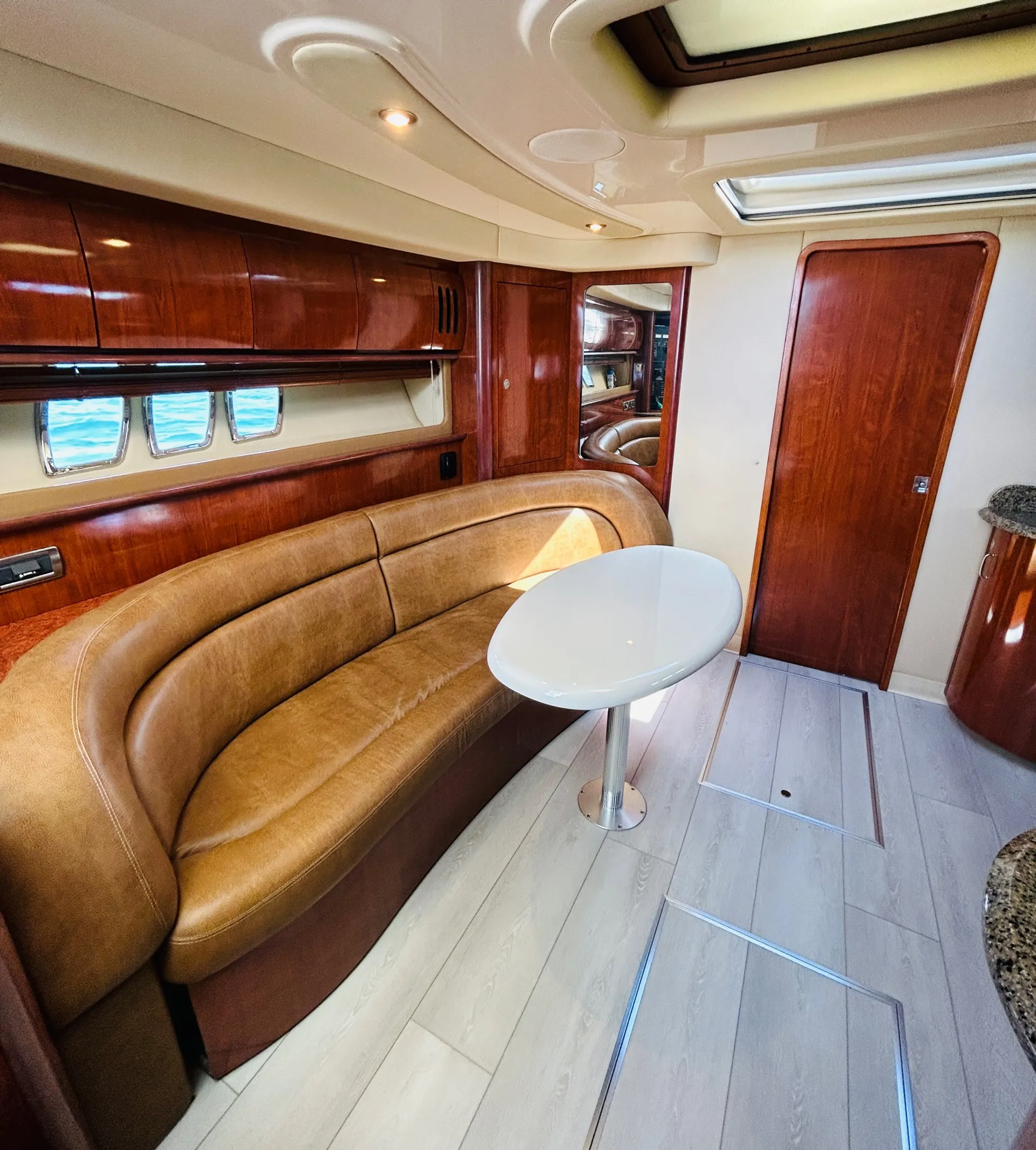 Beautiful 45’ Sea Ray Yacht 