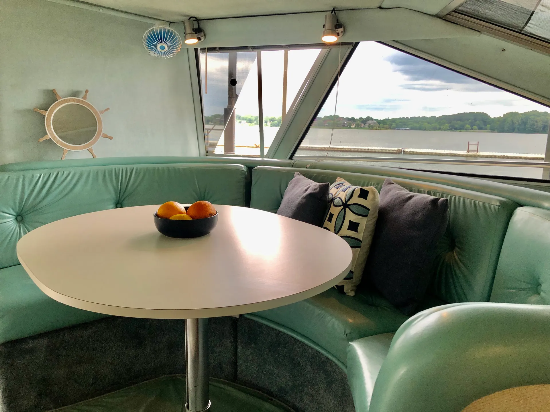 Sea Ray Boats 305 Sedan Bridge in Hardin, KY — photo 5