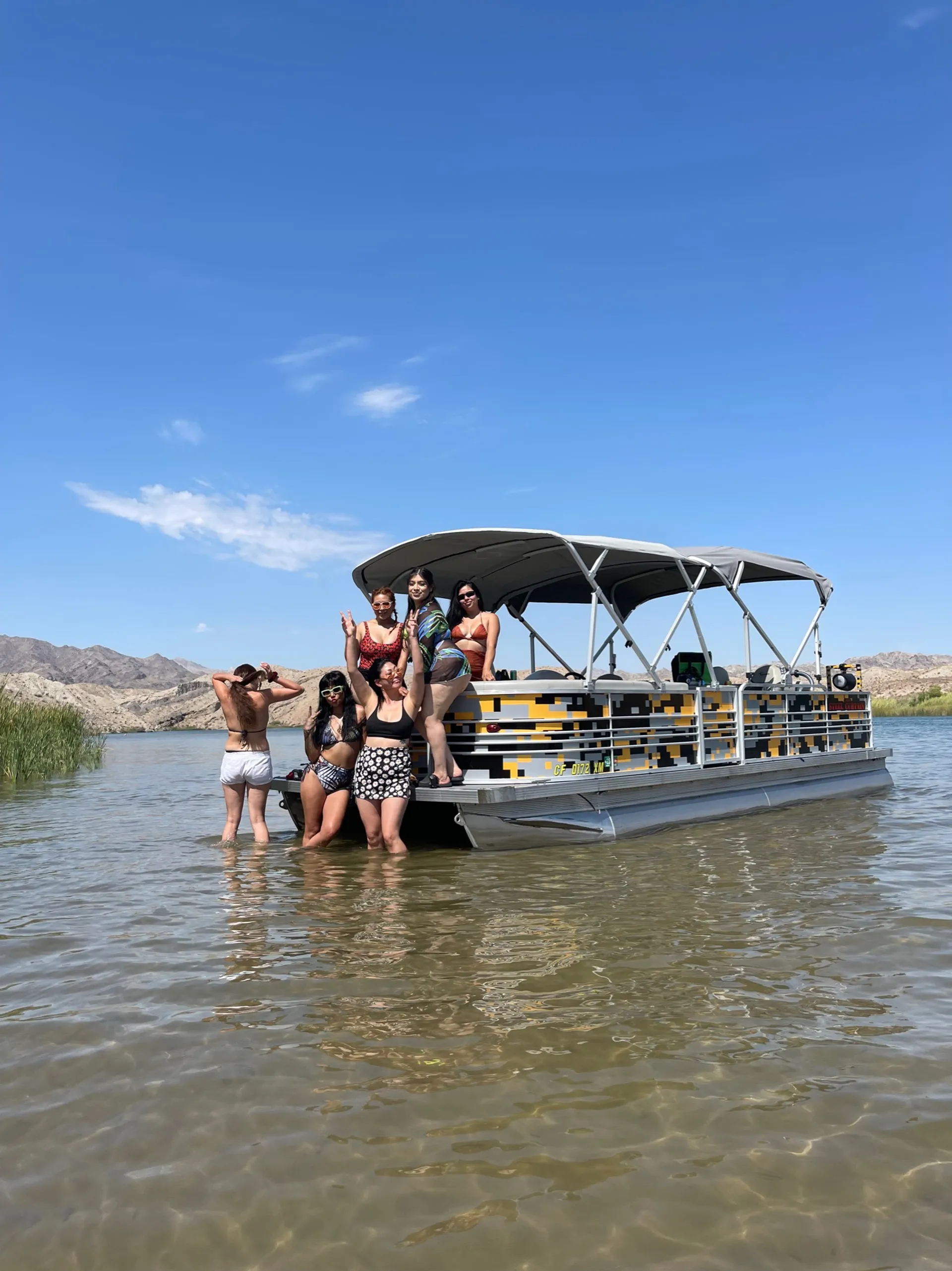 2021 Pontoon-23’ Lounger  (Rent 4 day get 3 free)