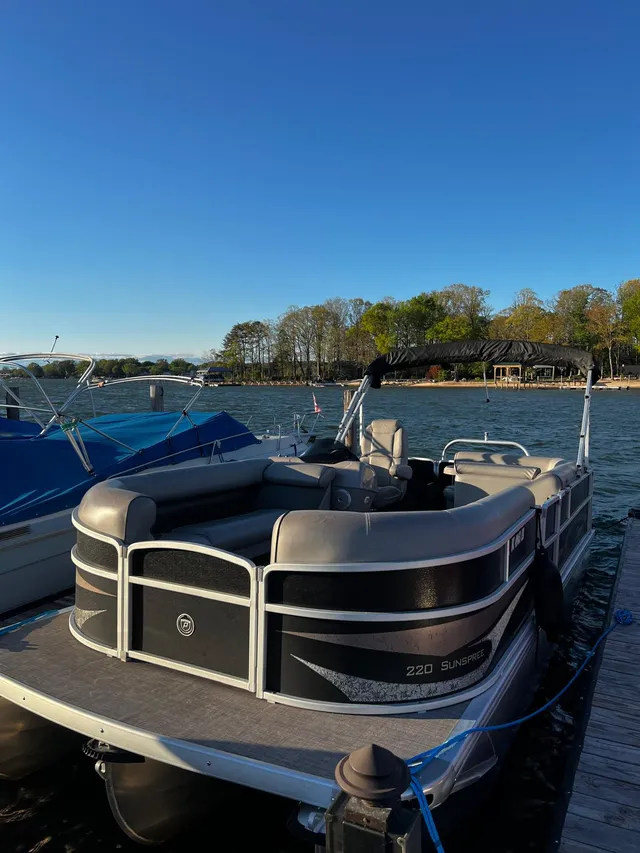 Rent a Premier Marine pontoon in Cornelius, NC near me