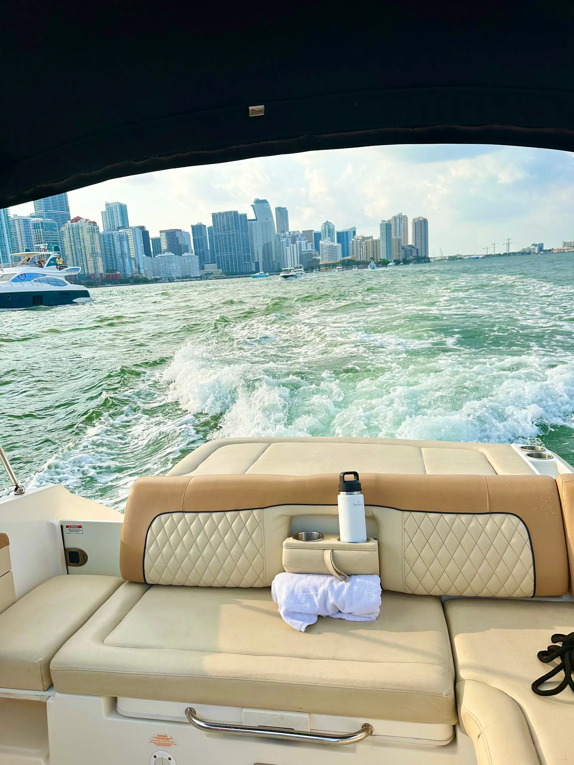 Sea Ray Boats 240 Sundeck in Key Biscayne, FL — photo 9