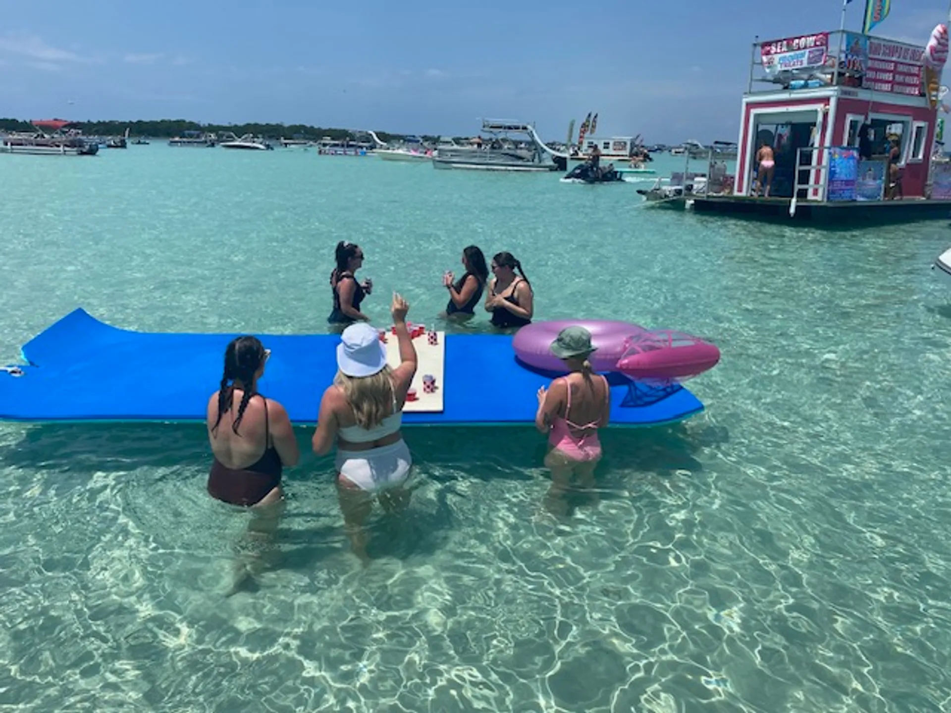 Tiki Themed Hula-Mama 30 ft pontoon 2slides 150 HP Fuel Included 