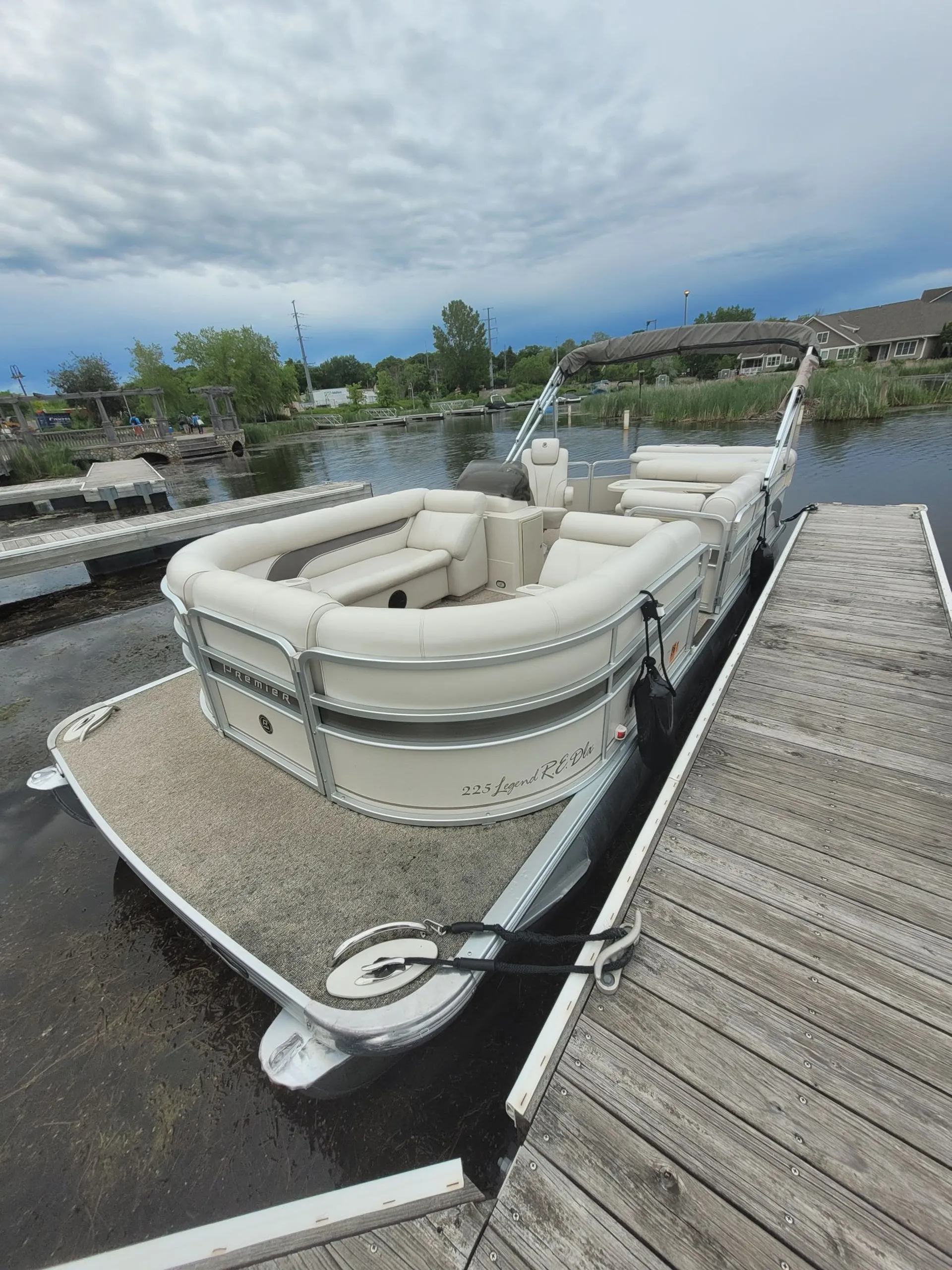 12 PASSENGER LUXURY PREMIER PONTOON ON LAKE MINNETONKA 