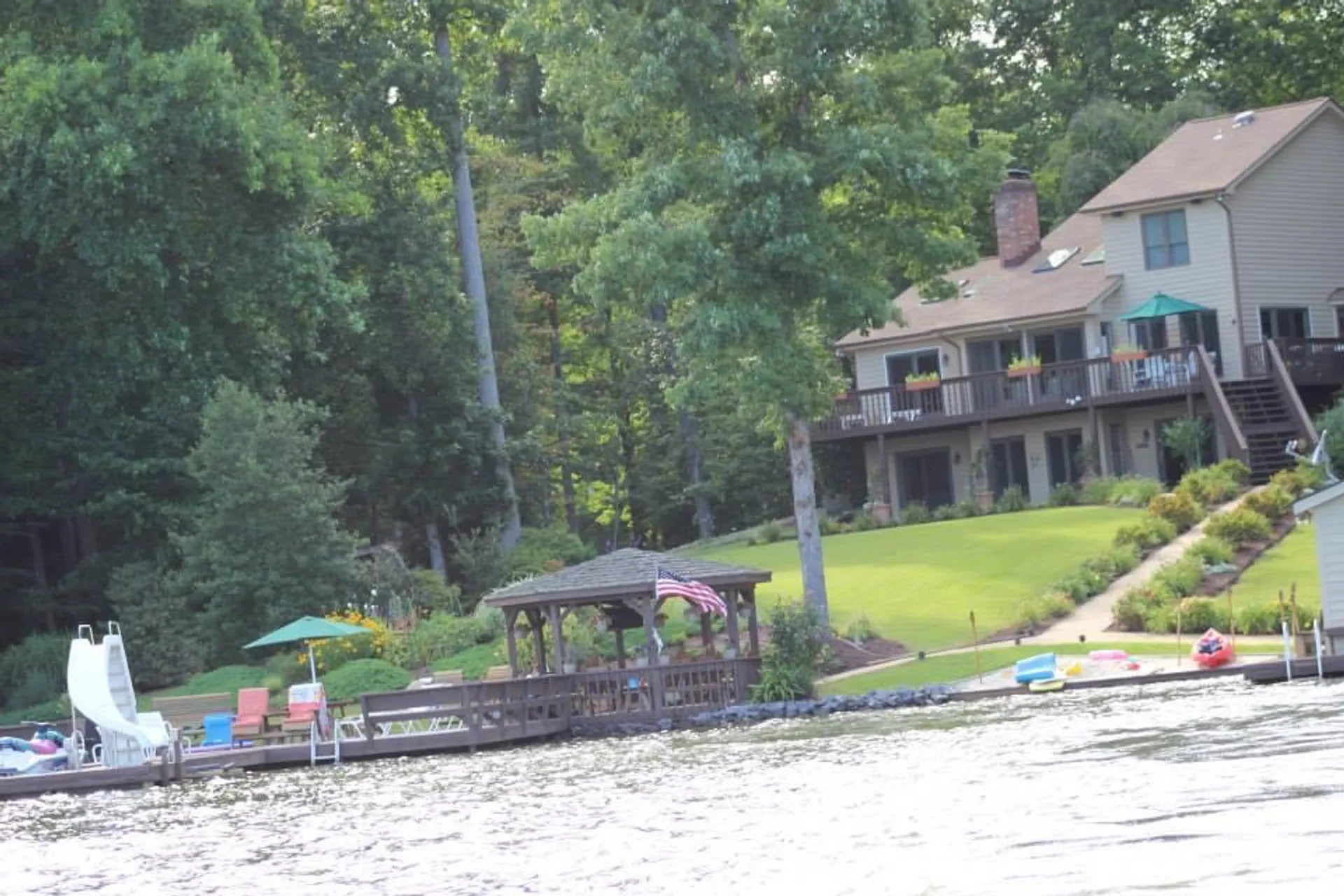 Spacious 24ft 115HP 4 Stroke Pontoon Boat, 12 People, Private Side