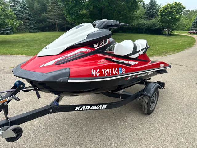 Rent a YAMAHA deck boat in Eaton Rapids, MI near me