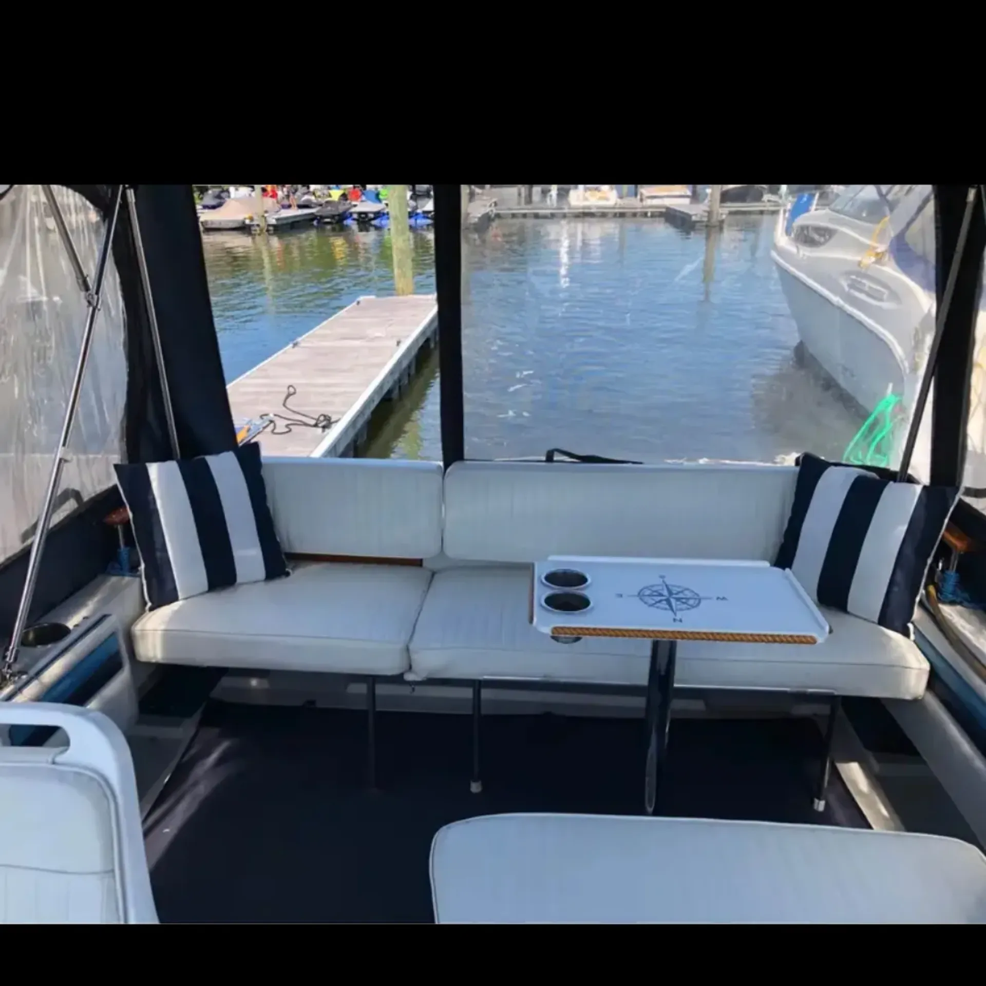 Four Winns Boats 245 Vista in Stratford, CT — photo 8