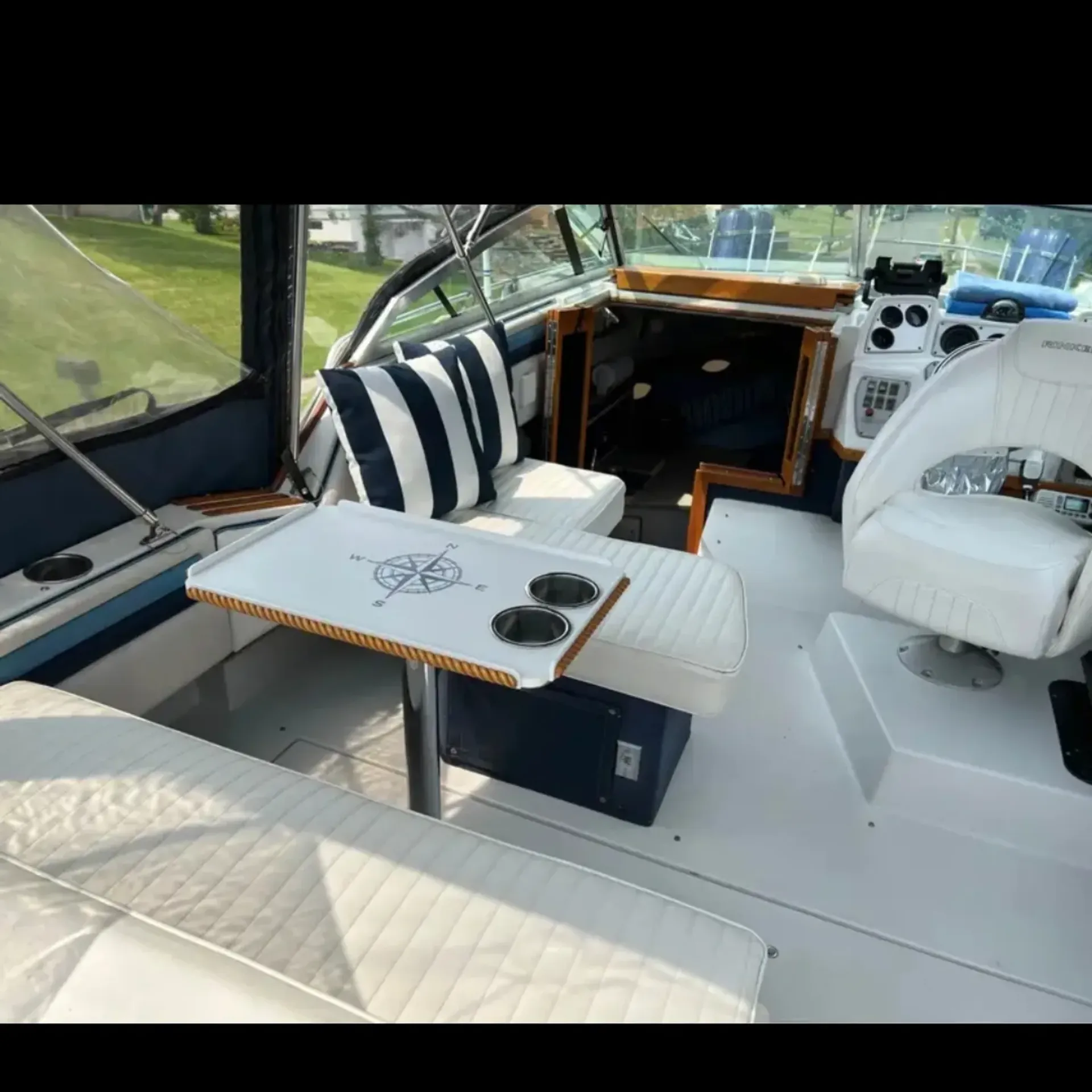 Four Winns Boats 245 Vista in Stratford, CT — photo 9