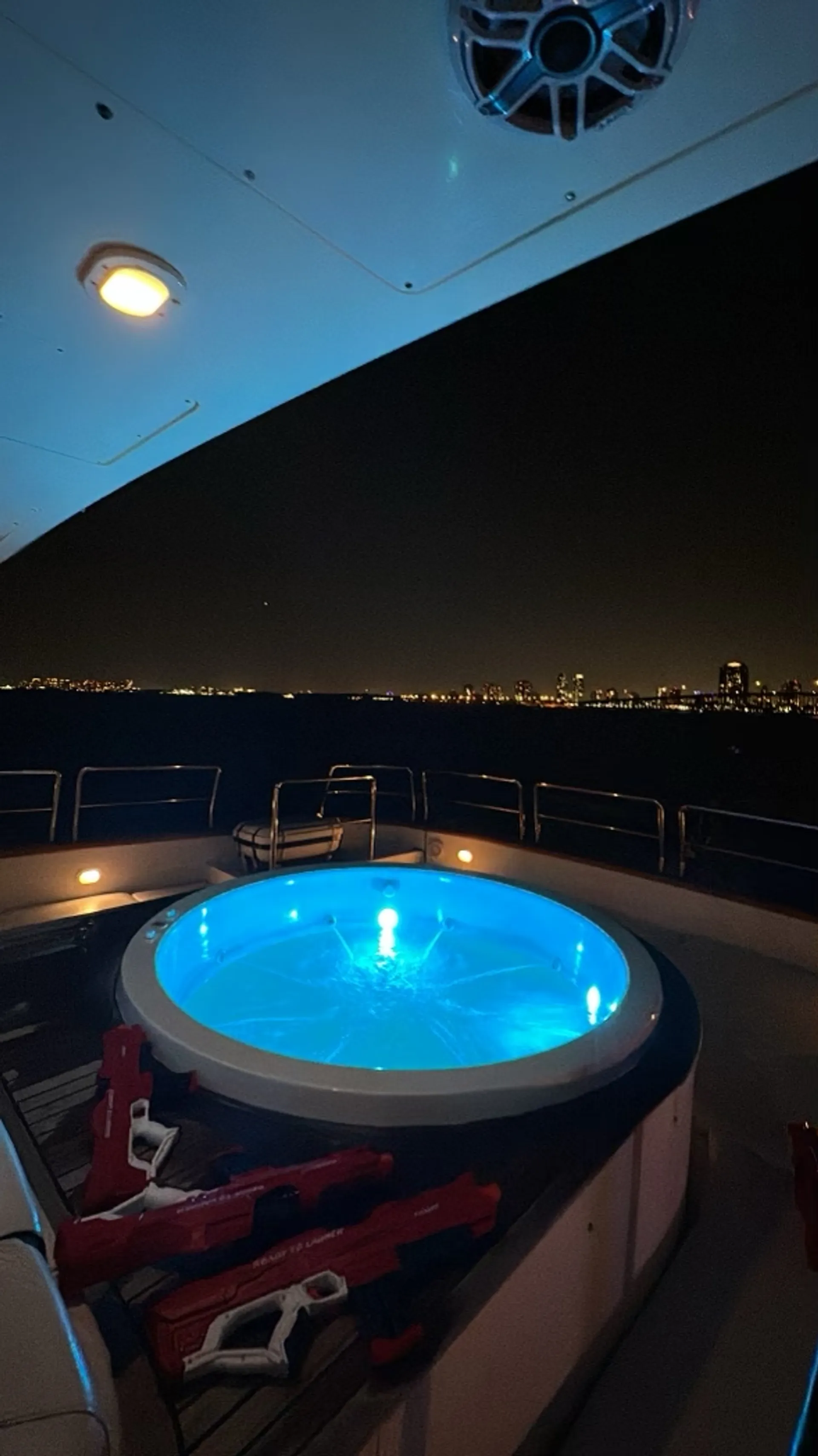 100' Yacht ➕ JACUZZI ⭐️ Best Experience In Miami