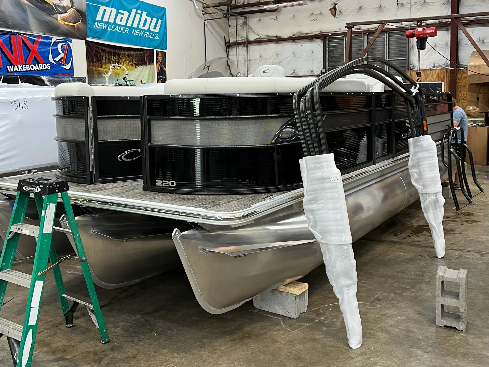 "Pontoon Pops" Luxury Tritoon!!