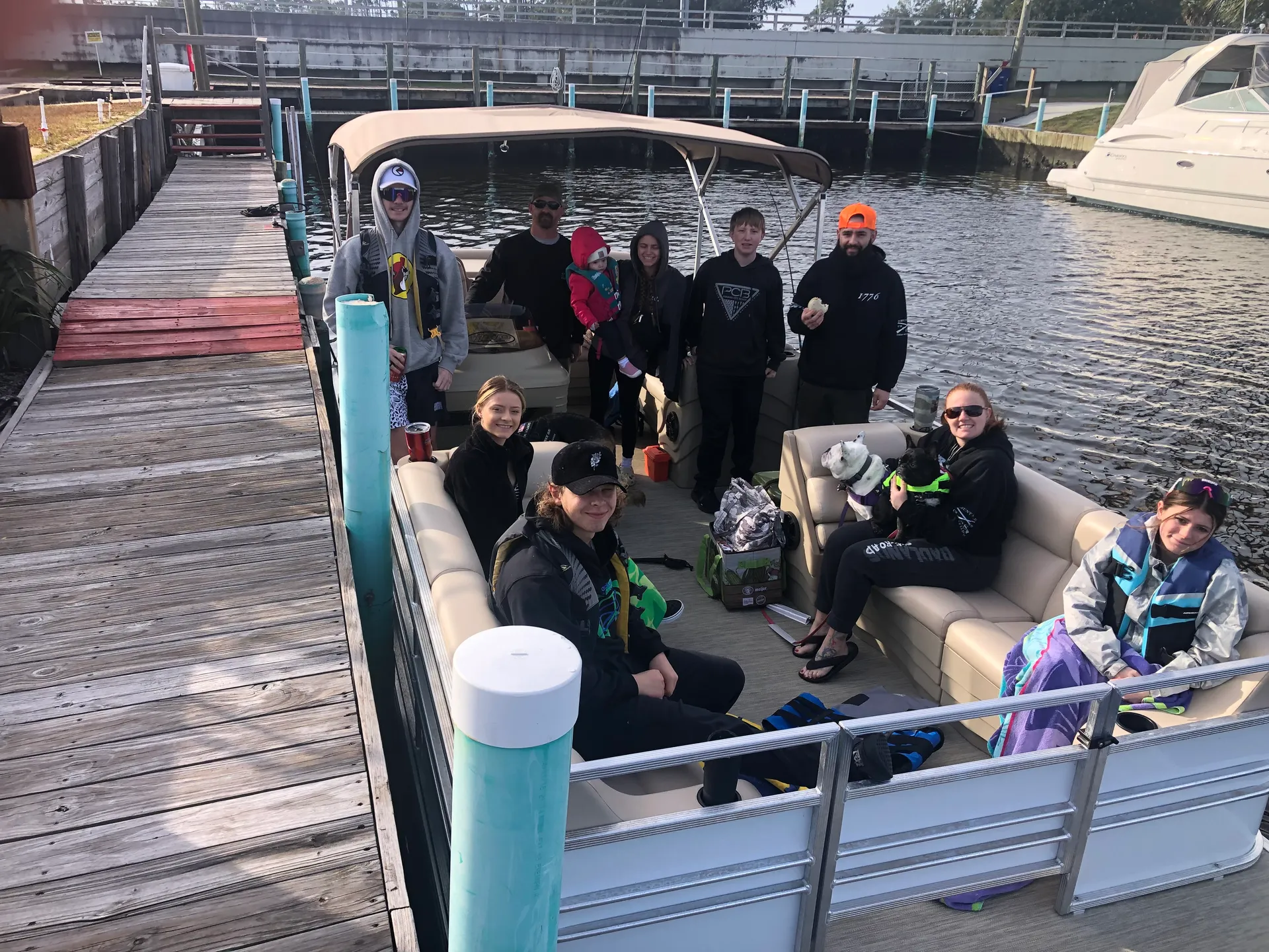 "Fun in the Sun" Best priced Pontoon - 12 ppl!