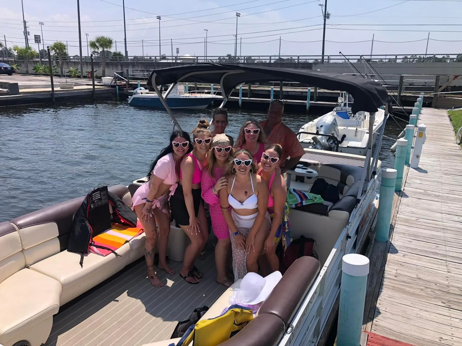 22' Leisure Craft - Built for fun! 11 ppl