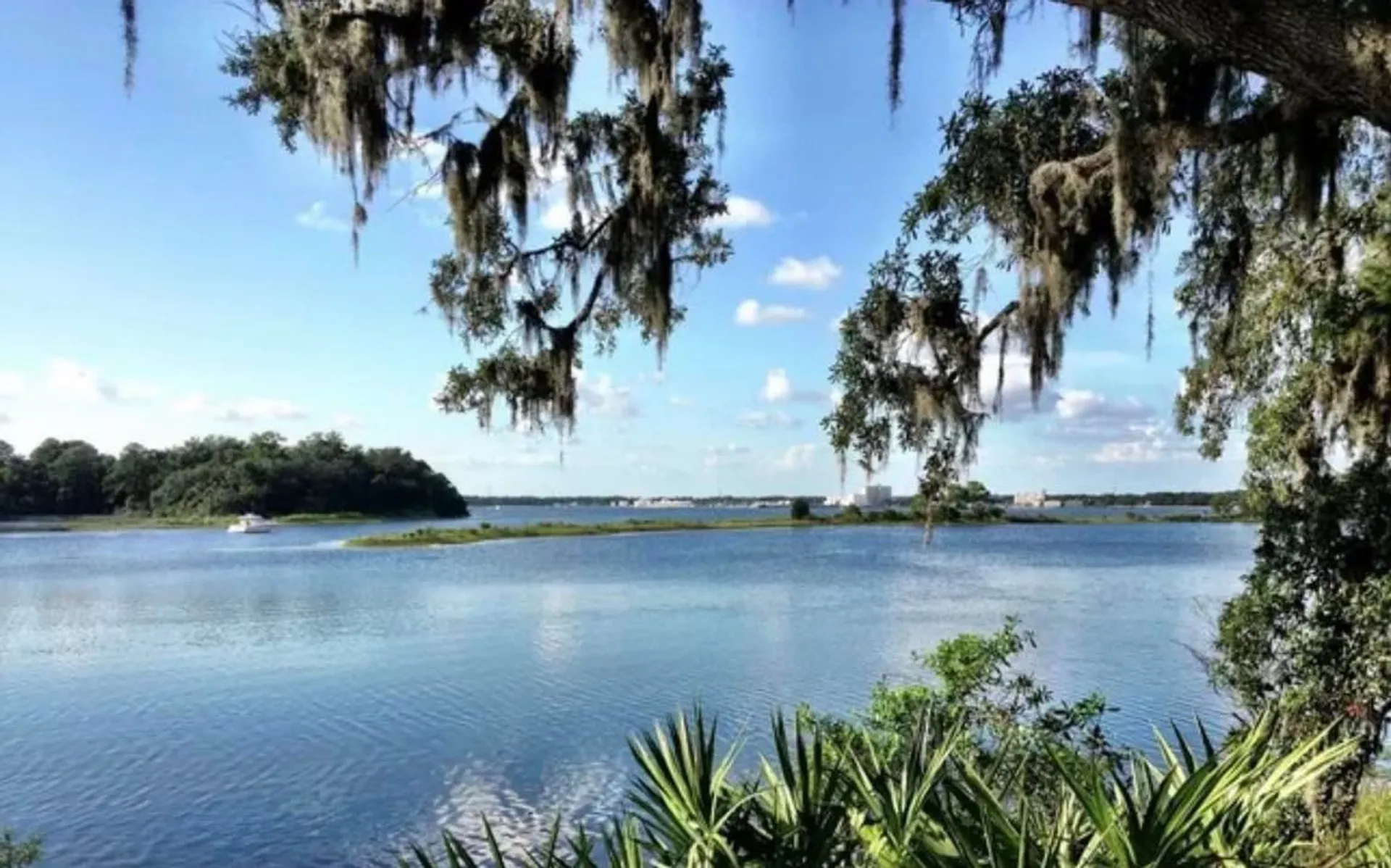 22' Leisure Craft - Built for fun! 11 ppl