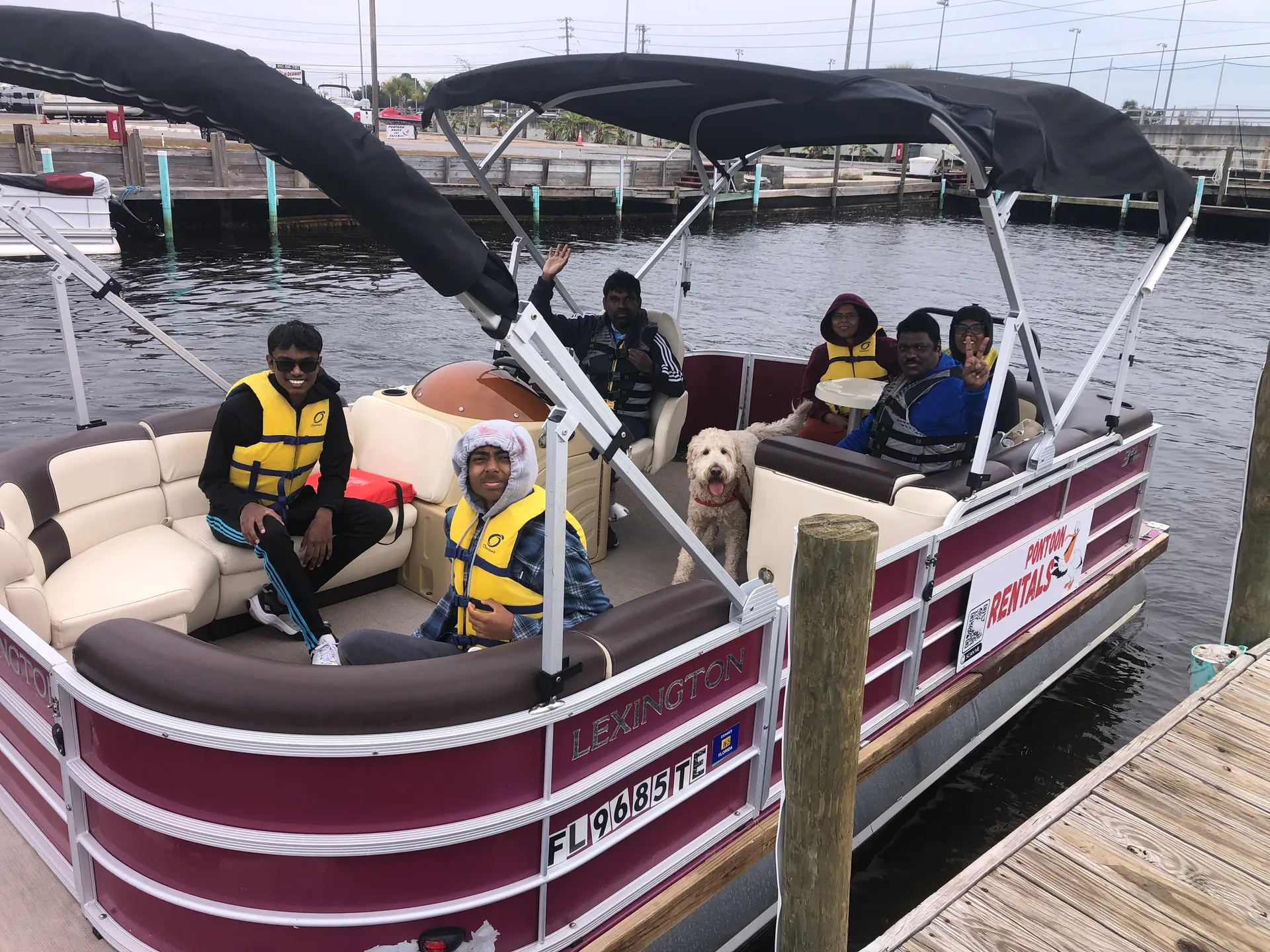 22' Leisure Craft - Built for fun! 11 ppl