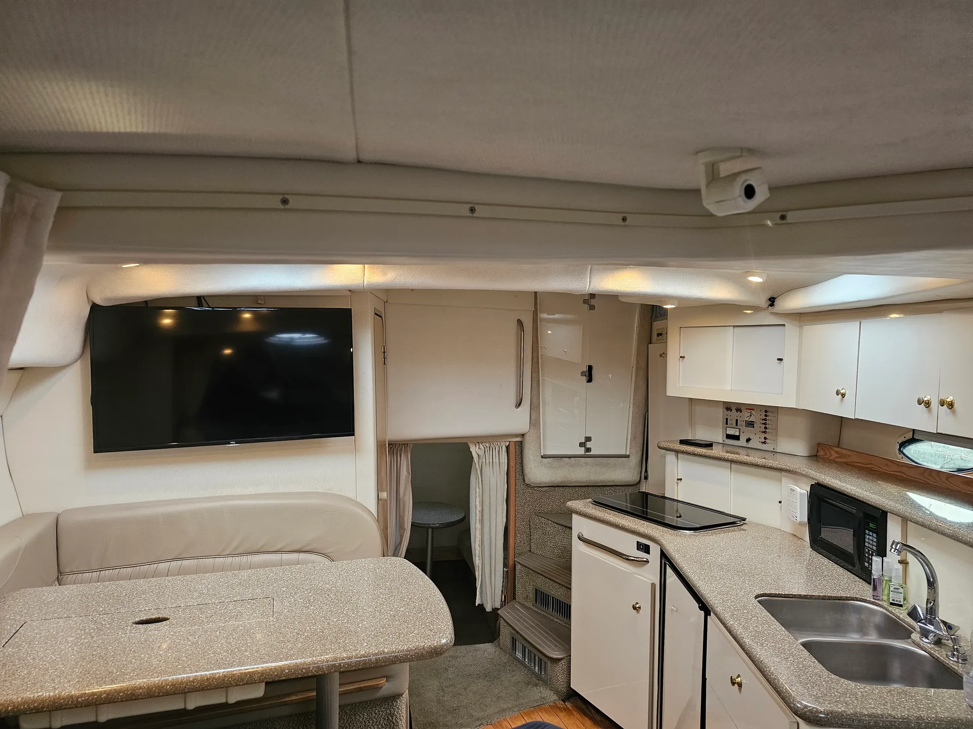 Maxum 3300 SCR in Hammond, IN — photo 7