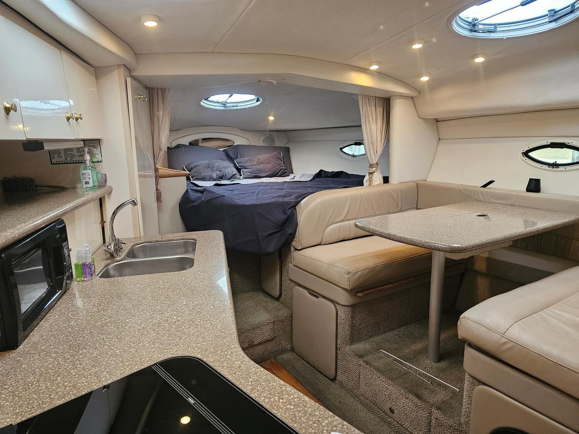 Maxum 3300 SCR in Hammond, IN — photo 8