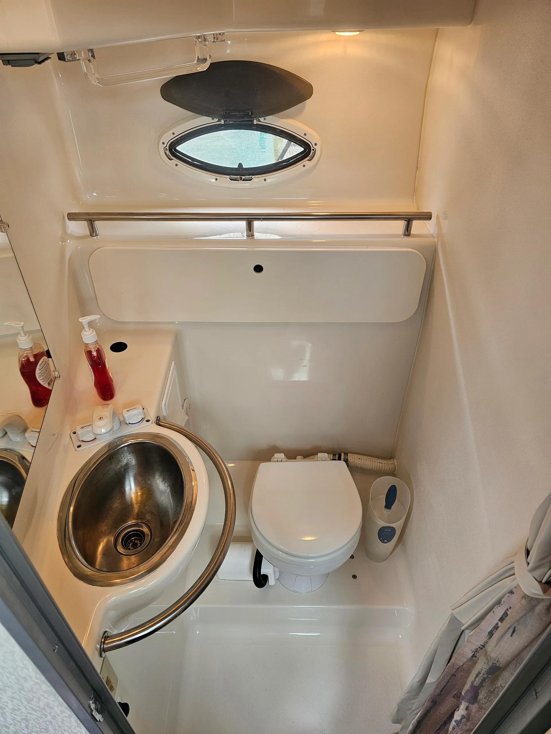 Maxum 3300 SCR in Hammond, IN — photo 10