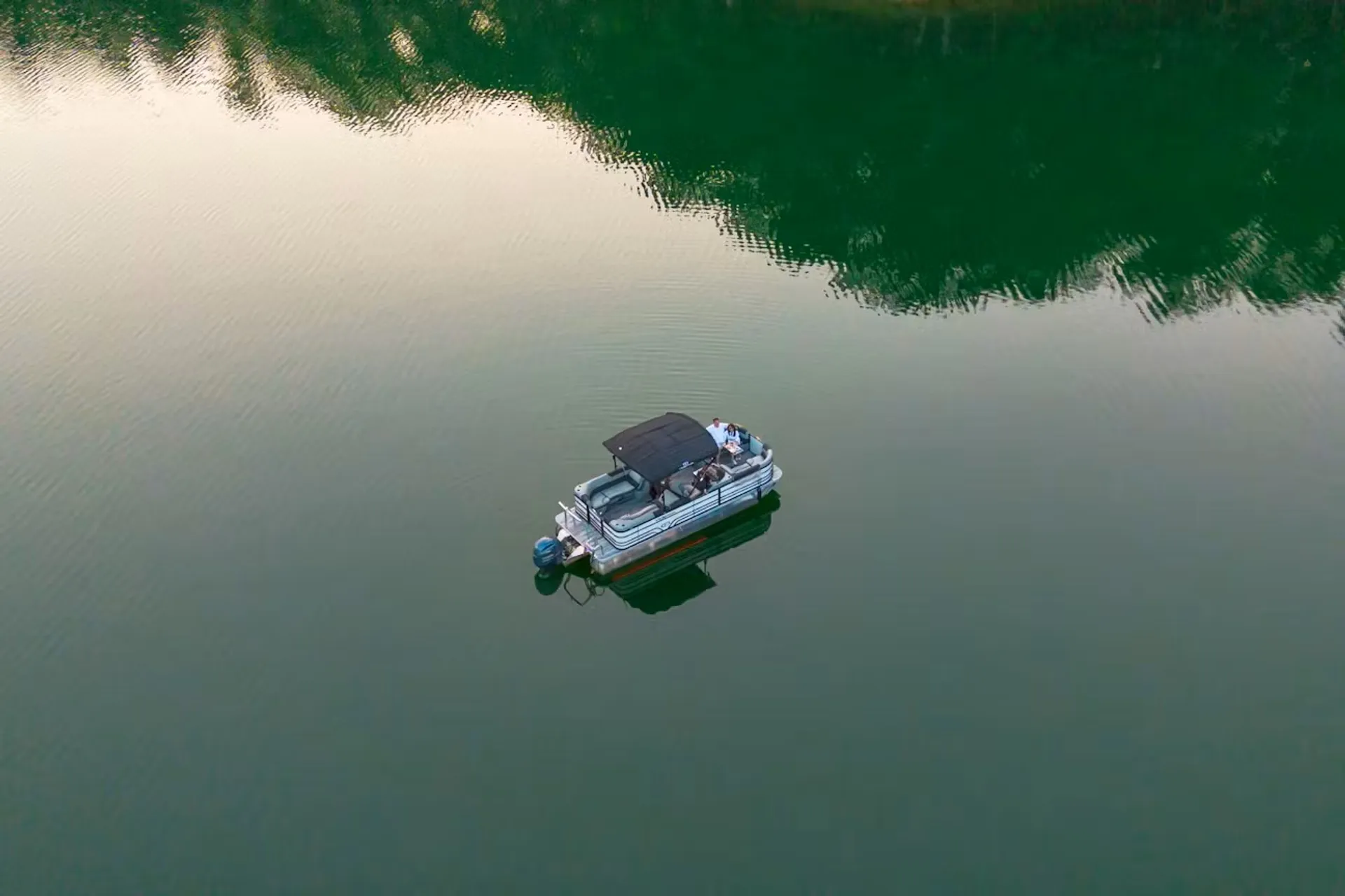 LUXURY BOAT RENTAL ON LAKE LANIER! LIKE NEW 200 HP TRI-TOON by VERANDA