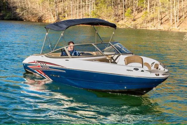 Rent a Stingray Boats runabout in Gainesville, GA near me
