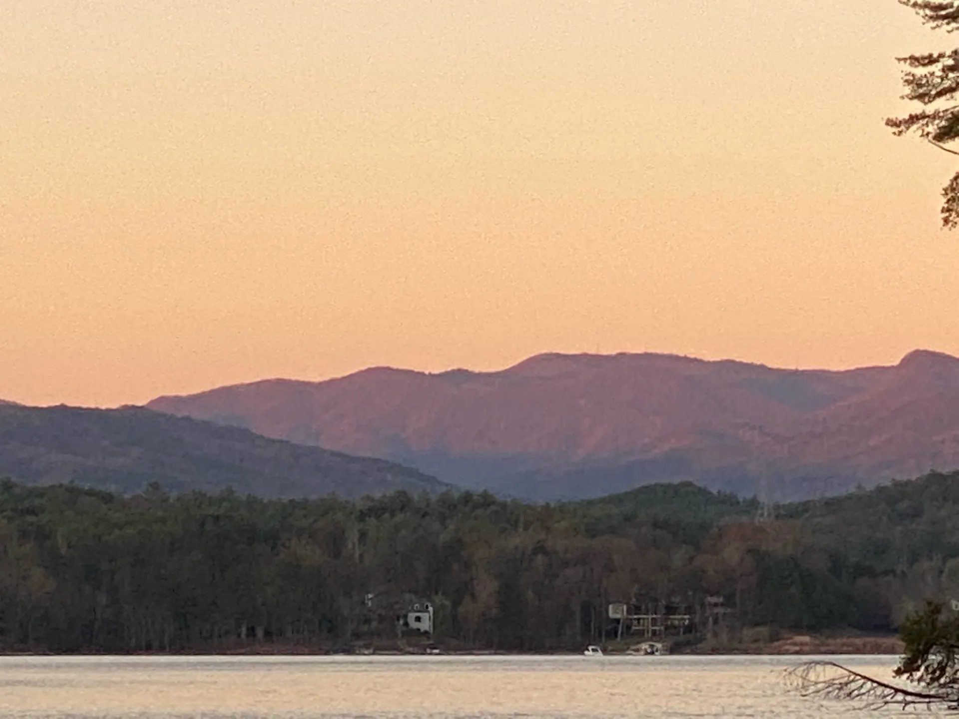 Lake Keowee 24ft (12 ppl) Pontoon w/ dock, bathrooms, beach , picnic 