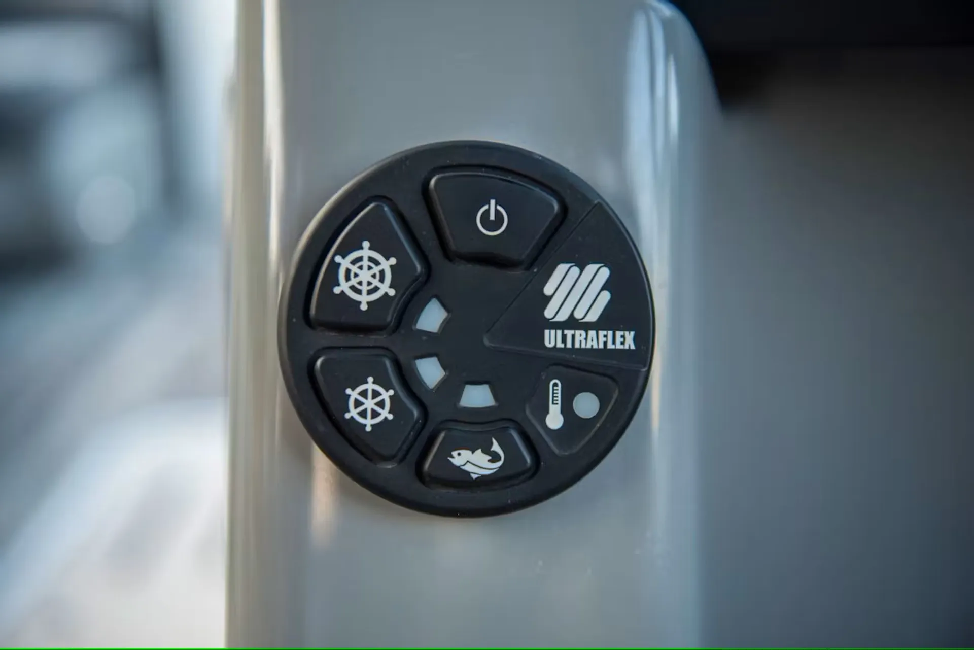 LUXURY BOAT RENTAL ON LAKE LANIER! LIKE NEW 200 HP TRI-TOON by VERANDA