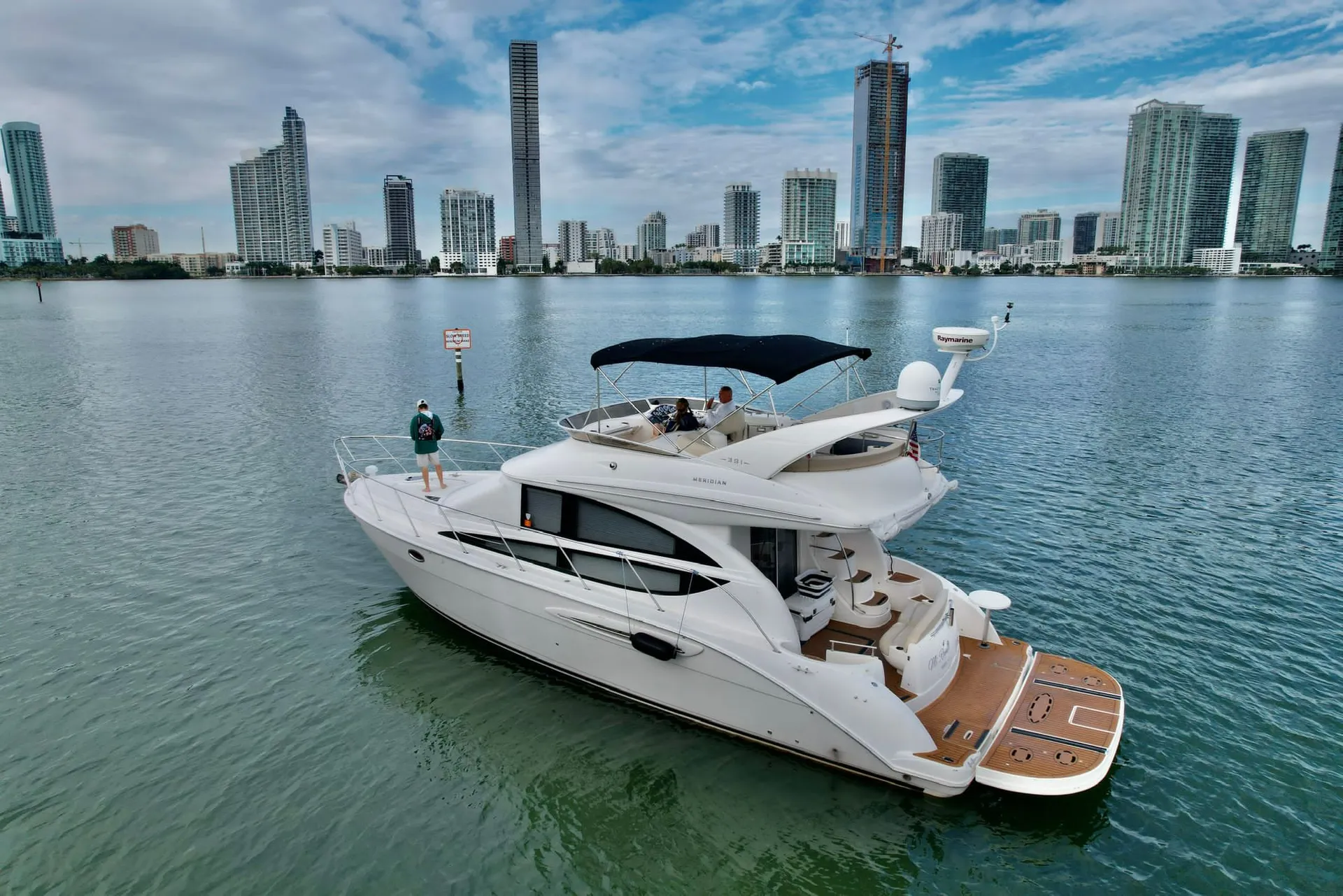 Luxury Flybridge Yatch in Biscayne Bay