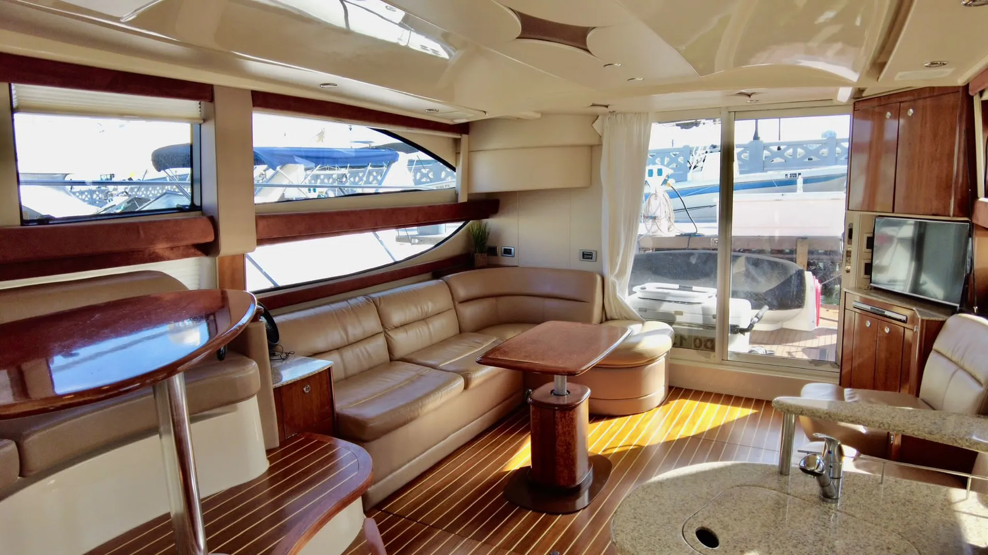Luxury Flybridge Yatch in Biscayne Bay