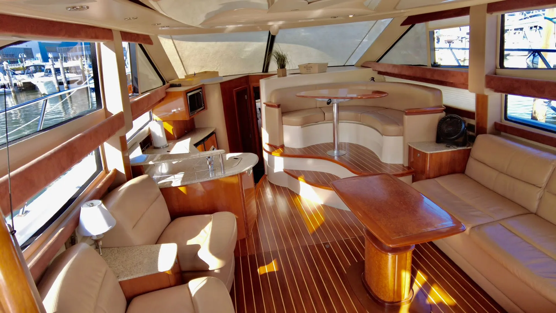Luxury Flybridge Yatch in Biscayne Bay