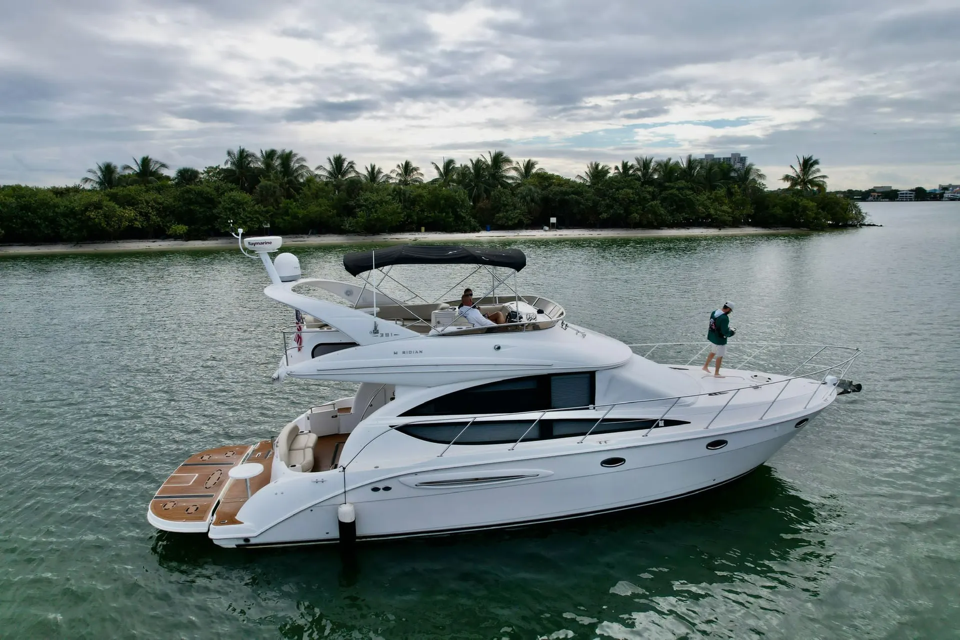 Luxury Flybridge Yatch in Biscayne Bay