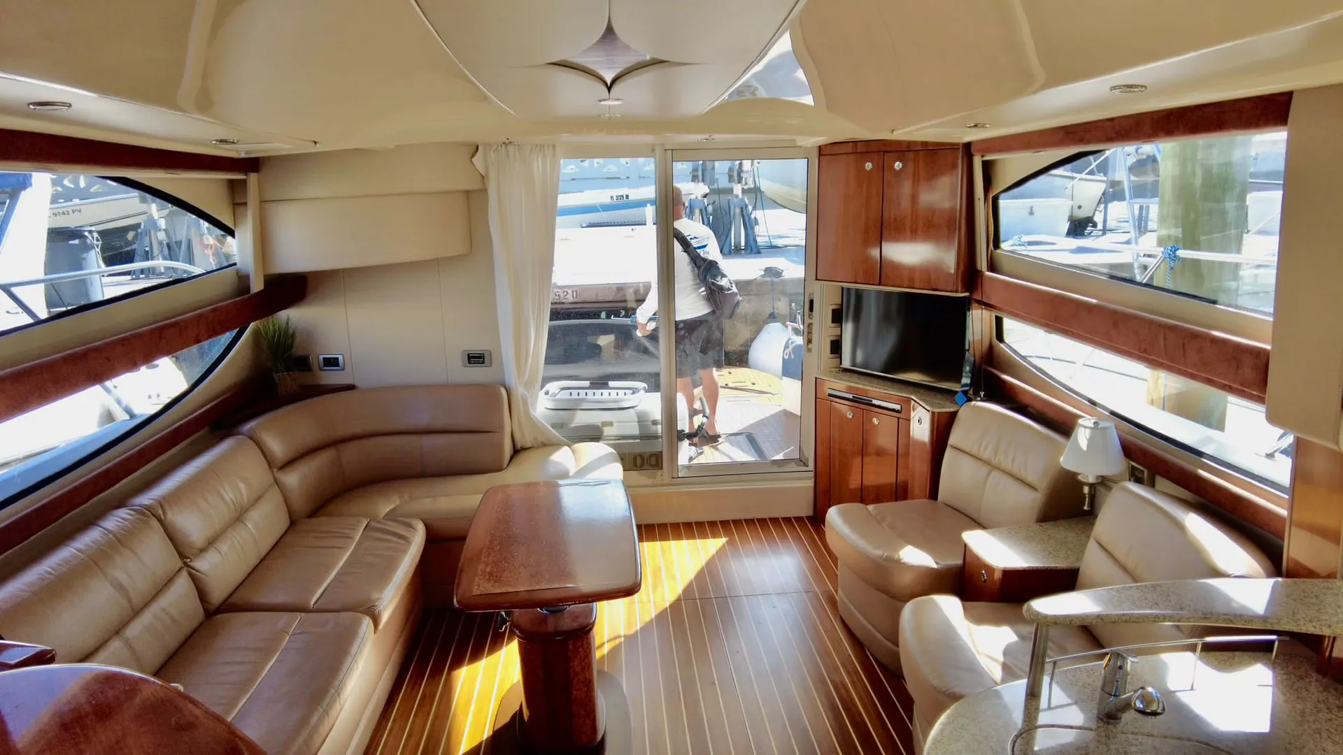 Luxury Flybridge Yatch in Biscayne Bay