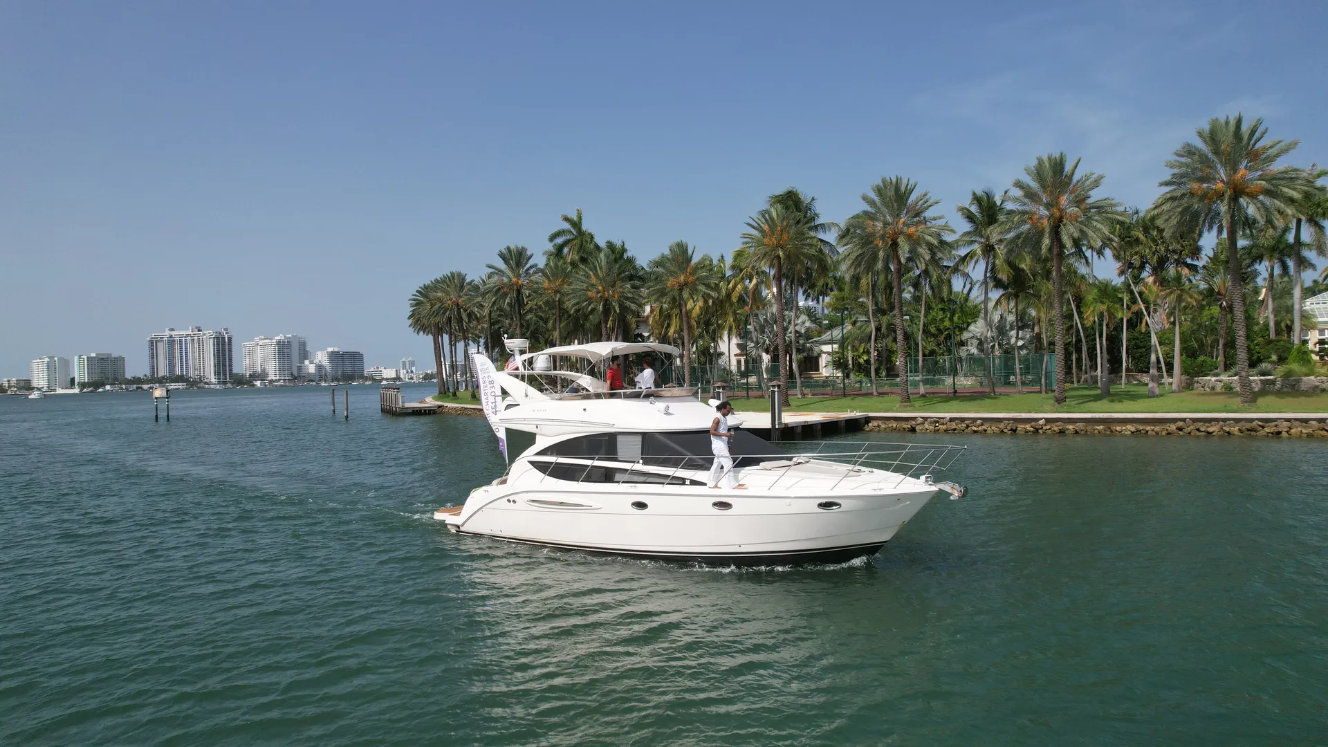 Luxury Flybridge Yatch in Biscayne Bay