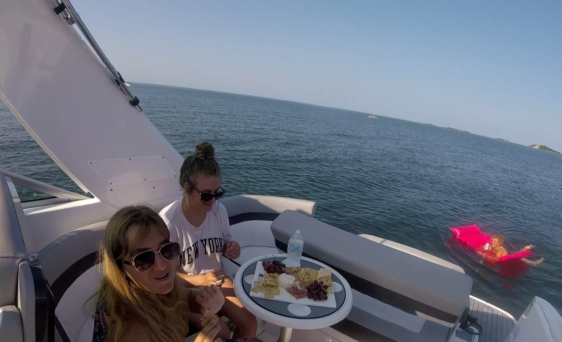 Beautiful 30ft 2021 Monterey Sport Yacht: Boston