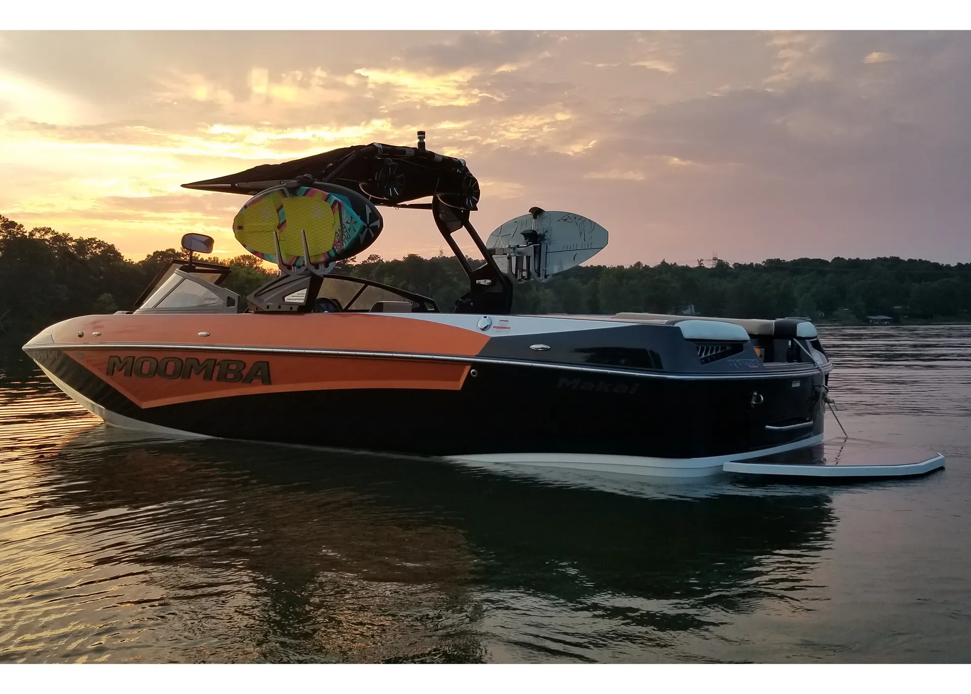 2019 Moomba Makai Wake Boat. Get Your Wake on Wattsbar Lake!