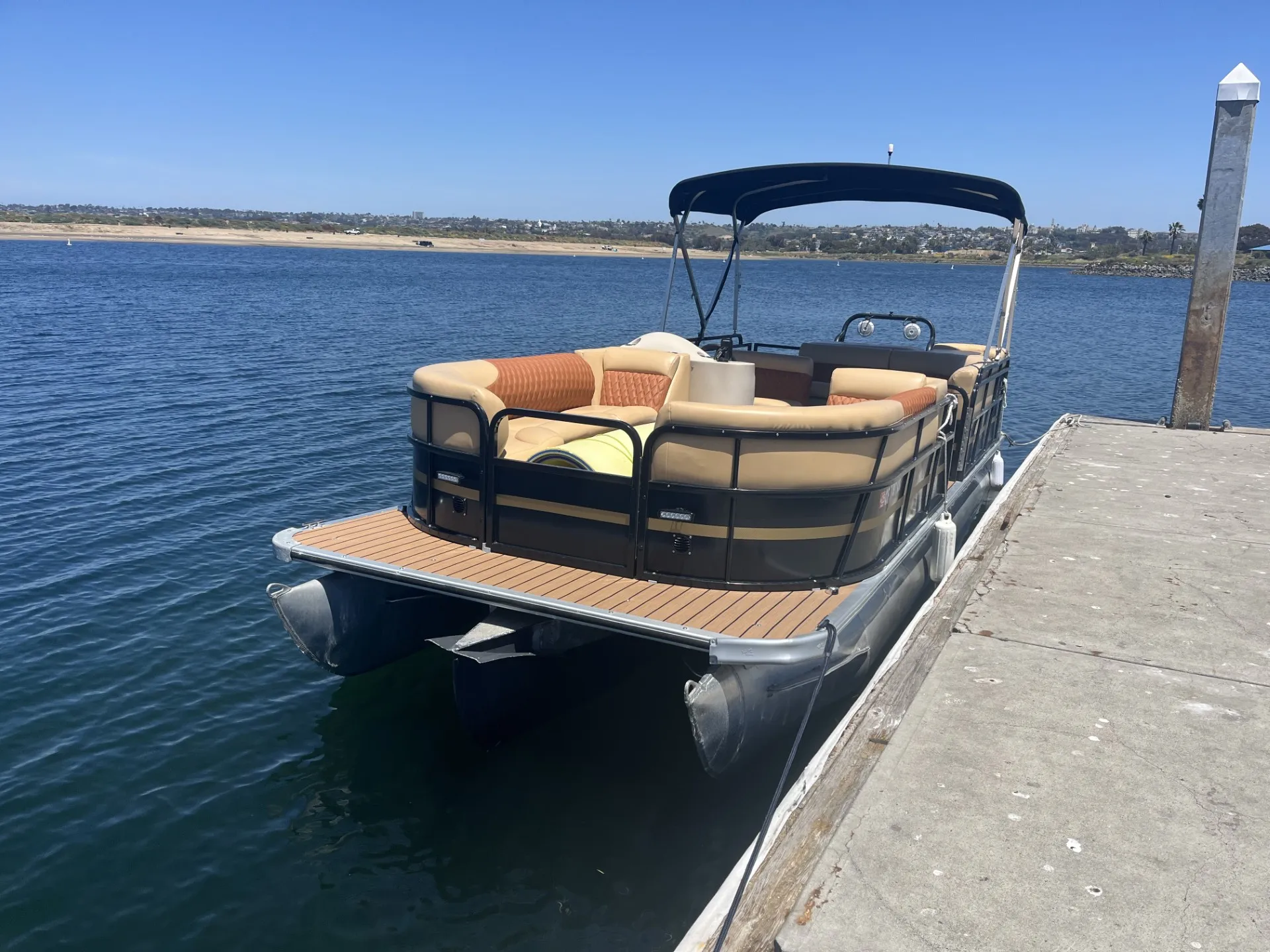 Encore Bentley Bentley Encore 240 Cruise in San Diego, CA — photo 6